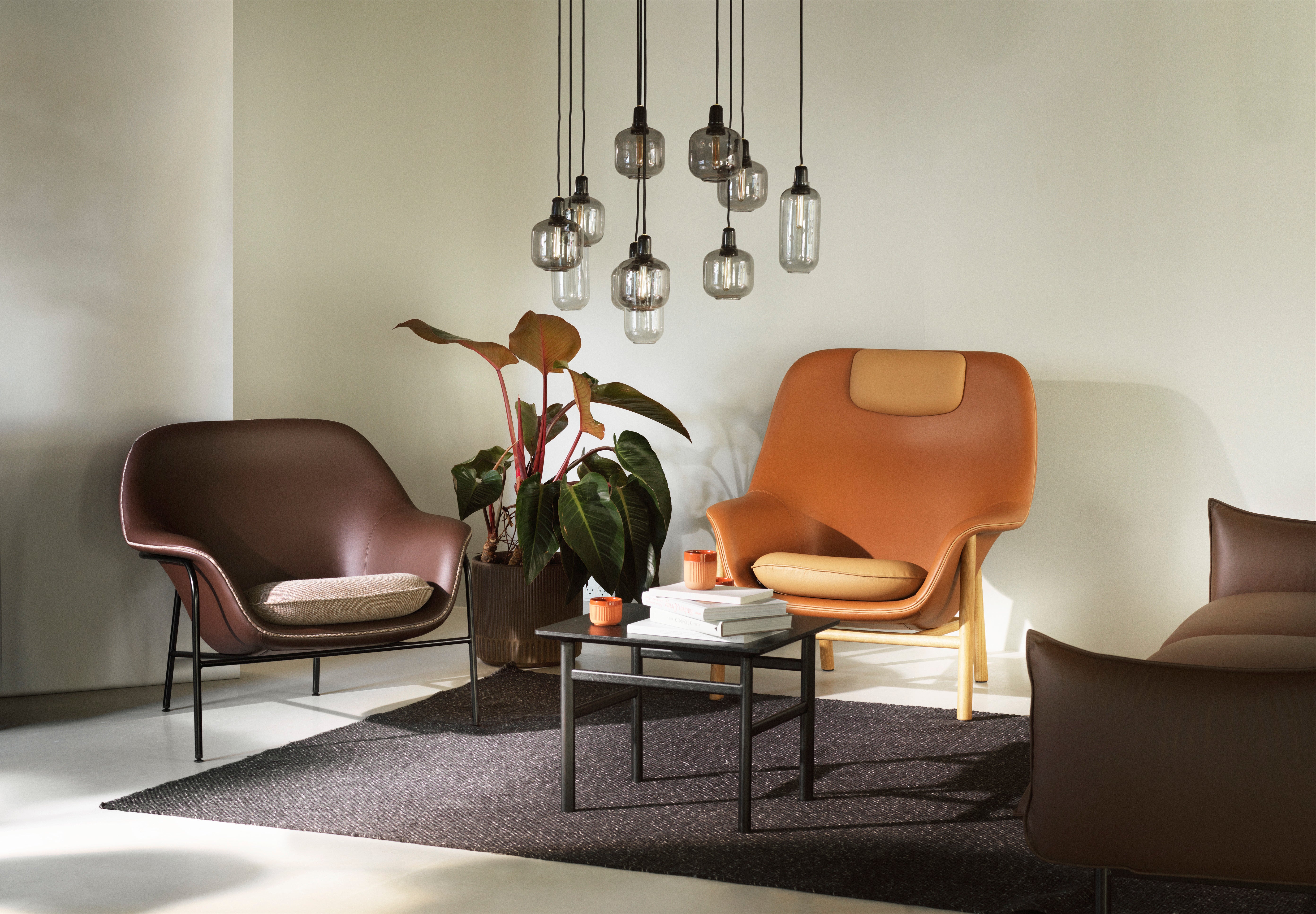 Hanglamp AMP LARGE rokerig glas met zwarte marmer