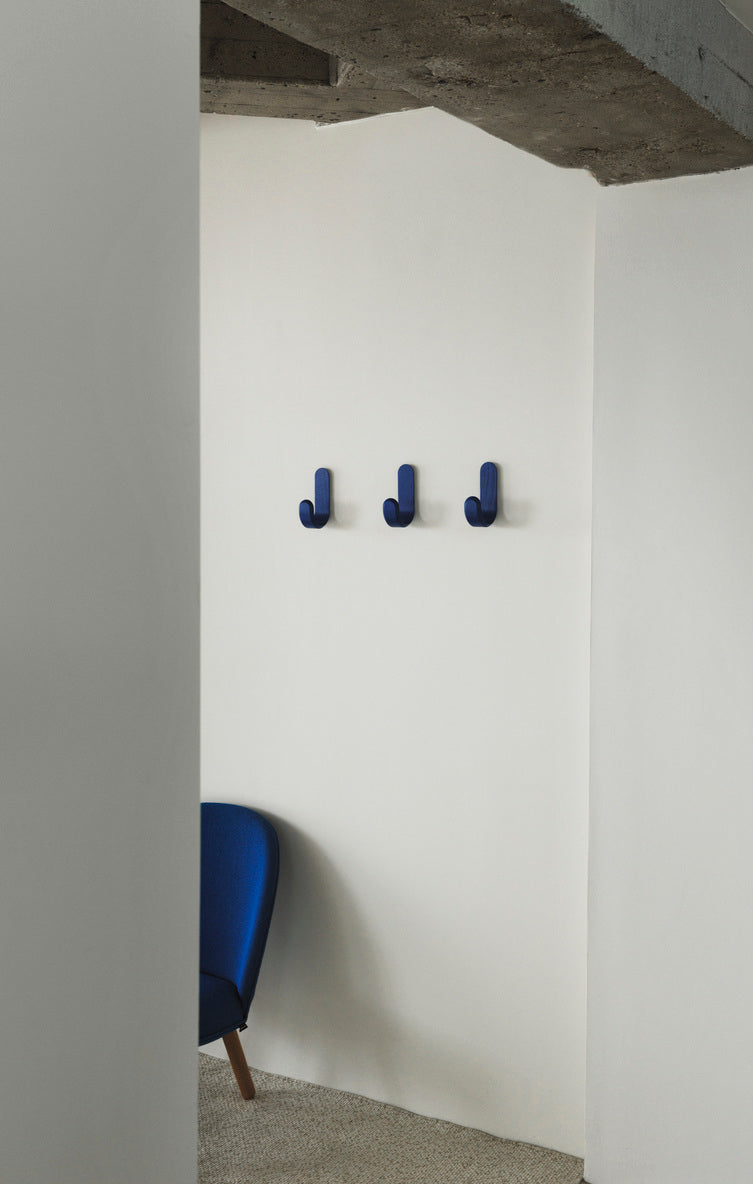 CURVE hanger blue ash veneer