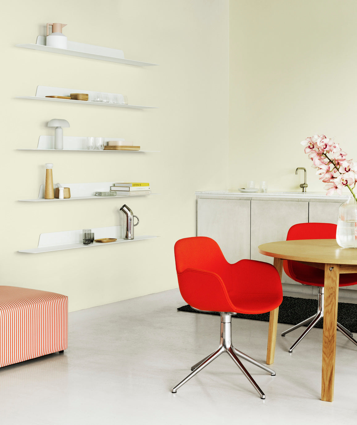 Bureau stoel met armleuningen FORM 4L zwart met zwarte basis