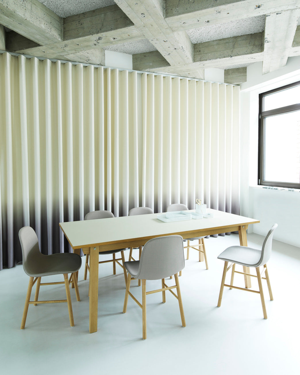 Slice Linoeum Bar Eichenfurnier