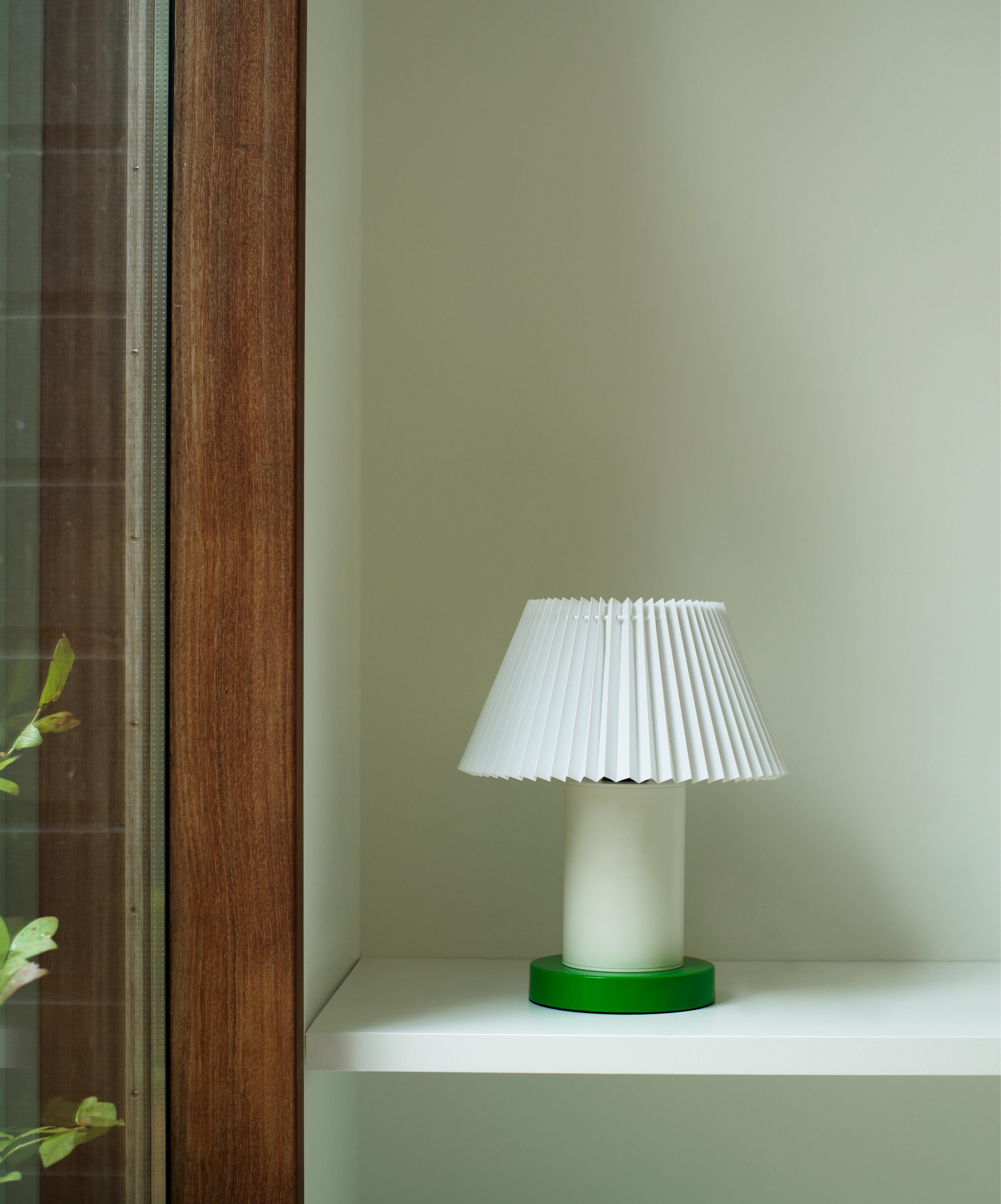 CELLU table lamp white with green base