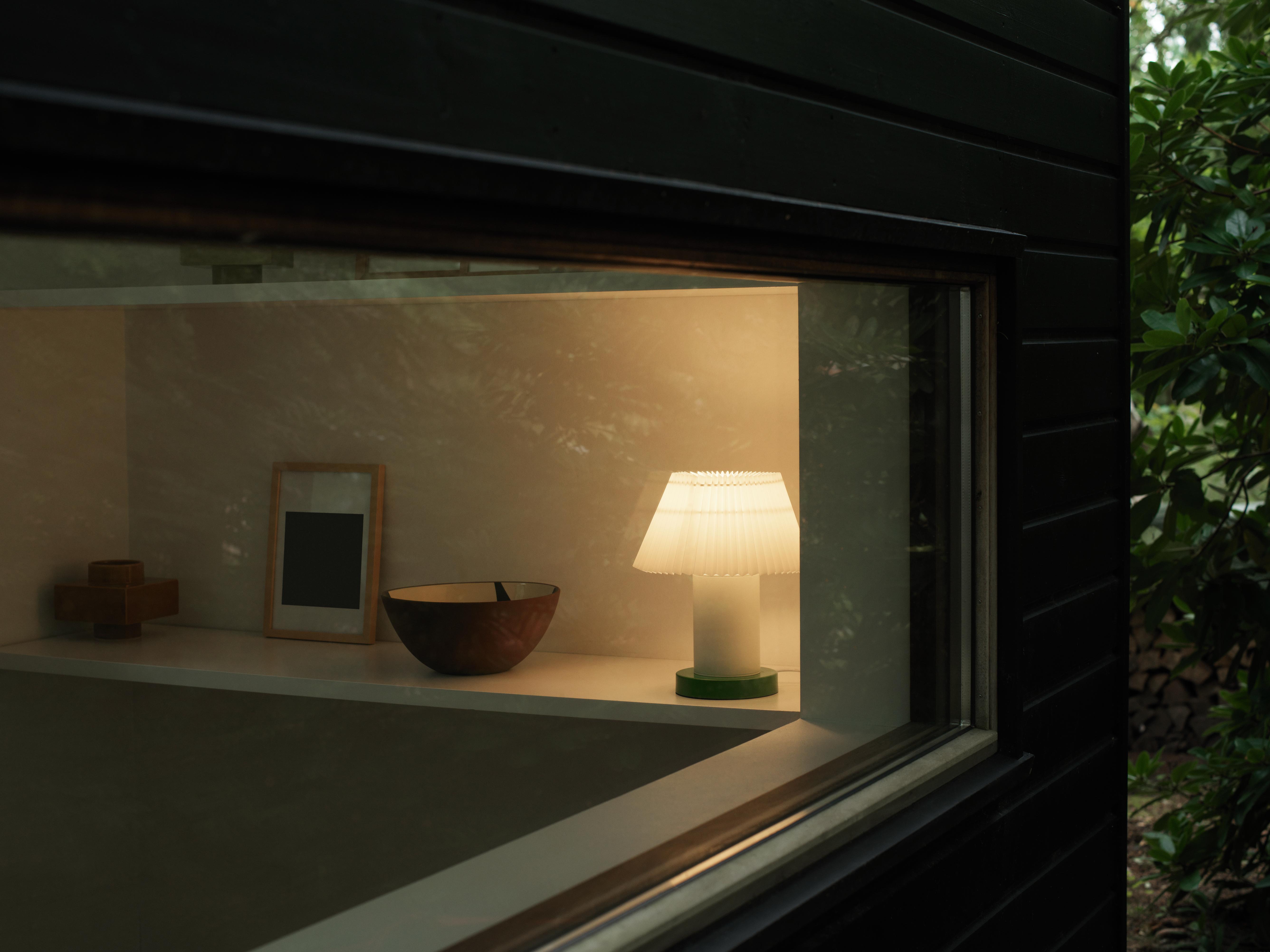 CELLU table lamp white with green base