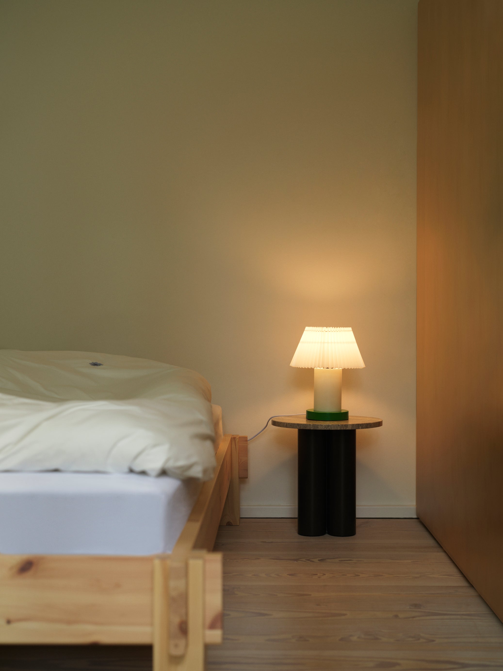 Side table dit brown base