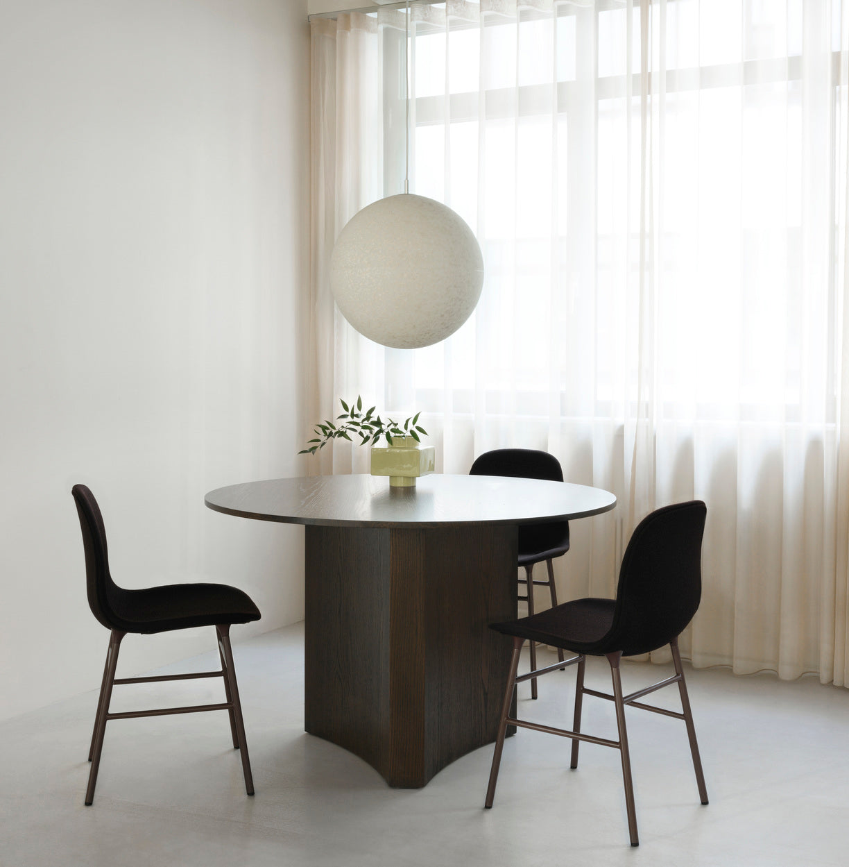 Ronde tafel BUE eikenfineer