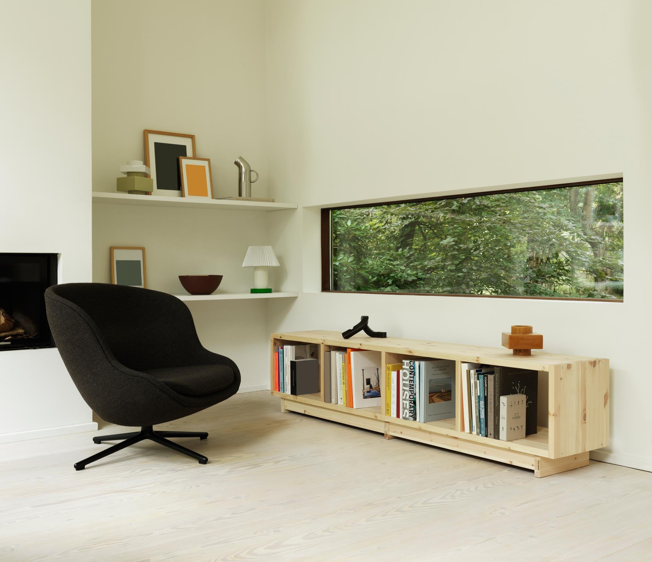 Hyg niedriger Sessel mit einer Aluminiumbasis