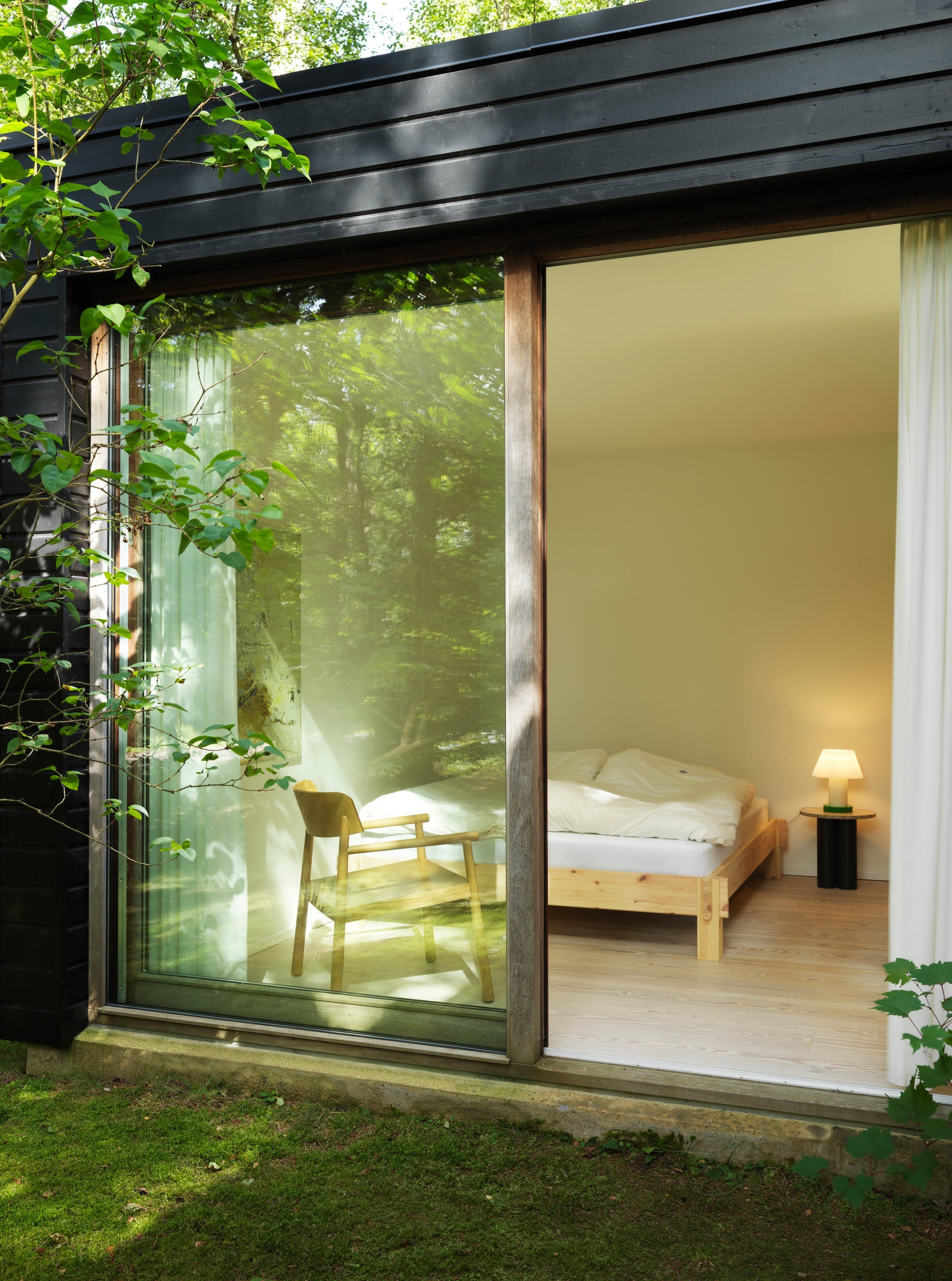 Side table dit brown base