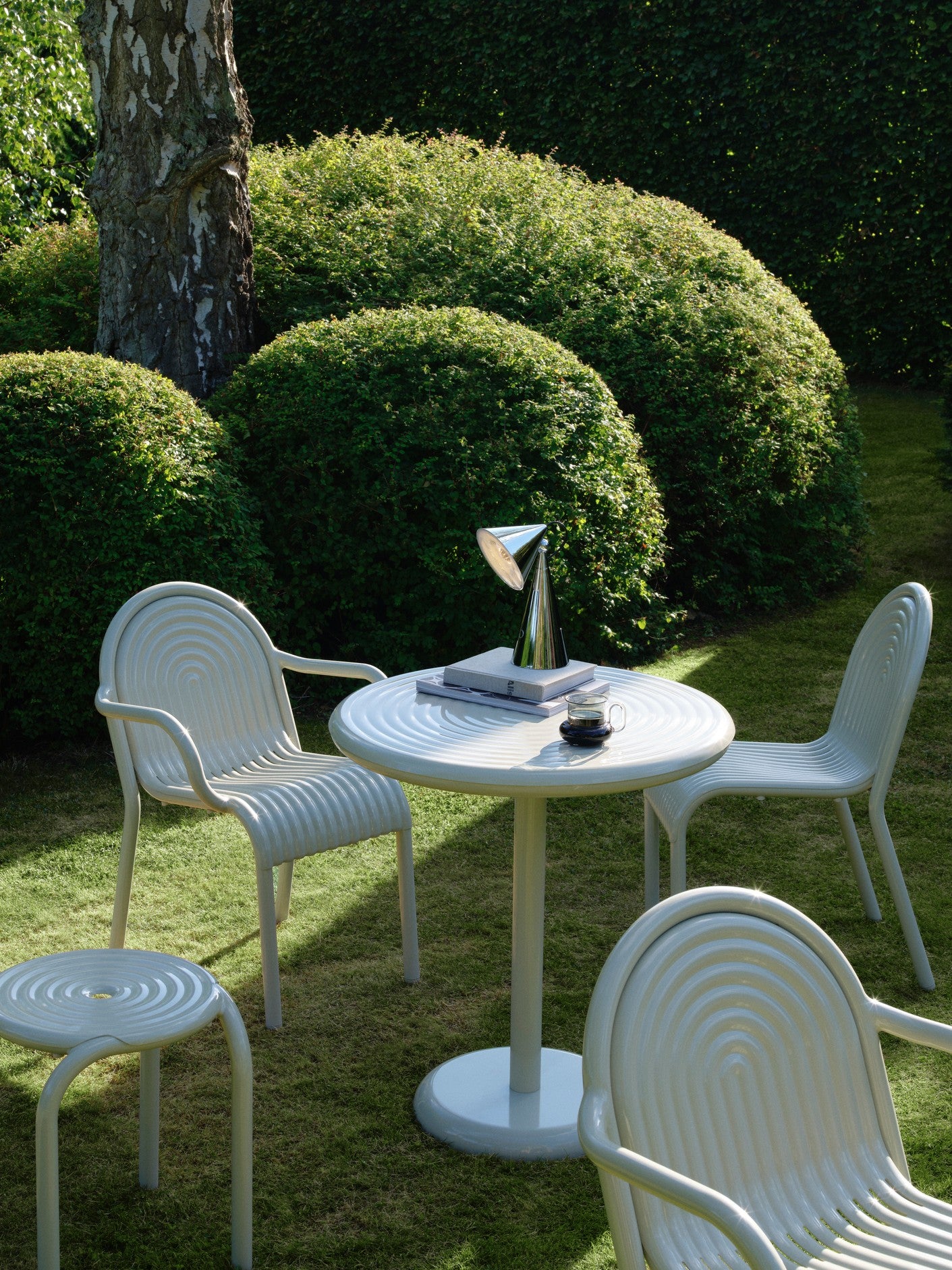 Runder Außentisch GROOVE gebrochenes Weiß