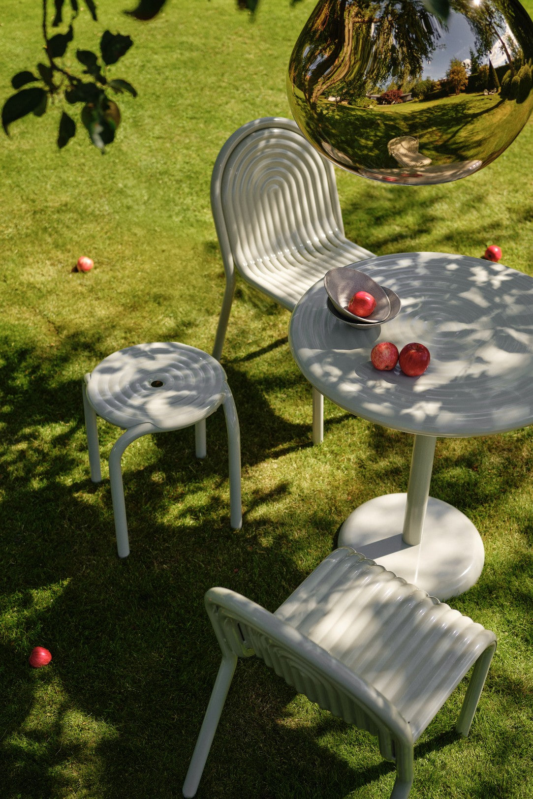 Runder Außentisch GROOVE gebrochenes Weiß