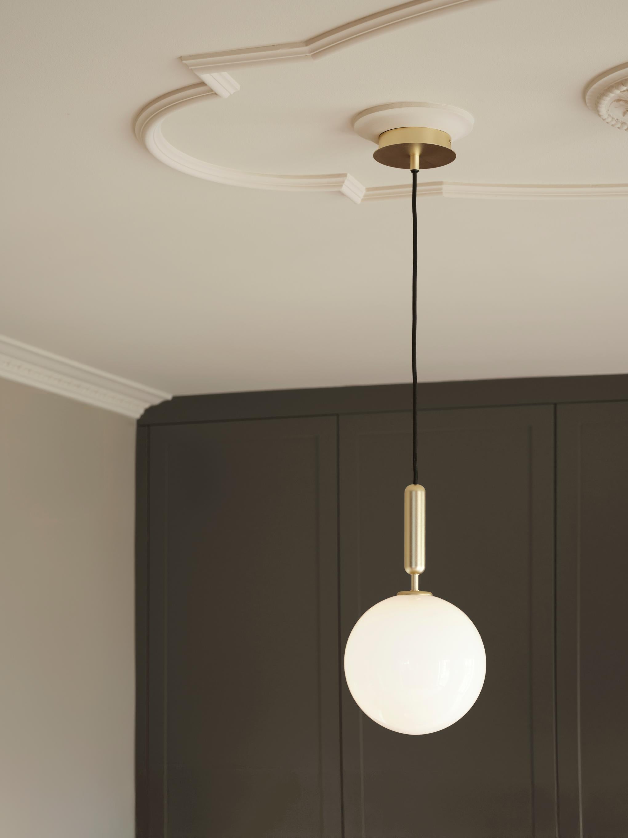 Hanglamp MIIRA messing met opaalglas