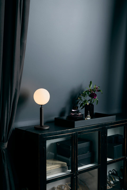 Tischlampe MIIRA grafit mit opalem Glas