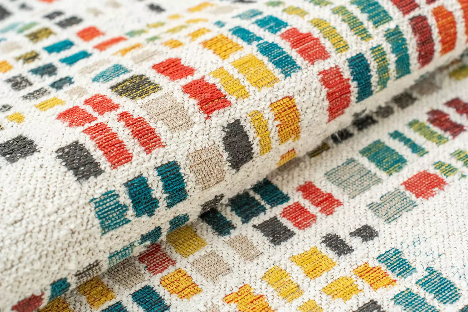 CUBIK beige tapijt met kleurrijk patroon