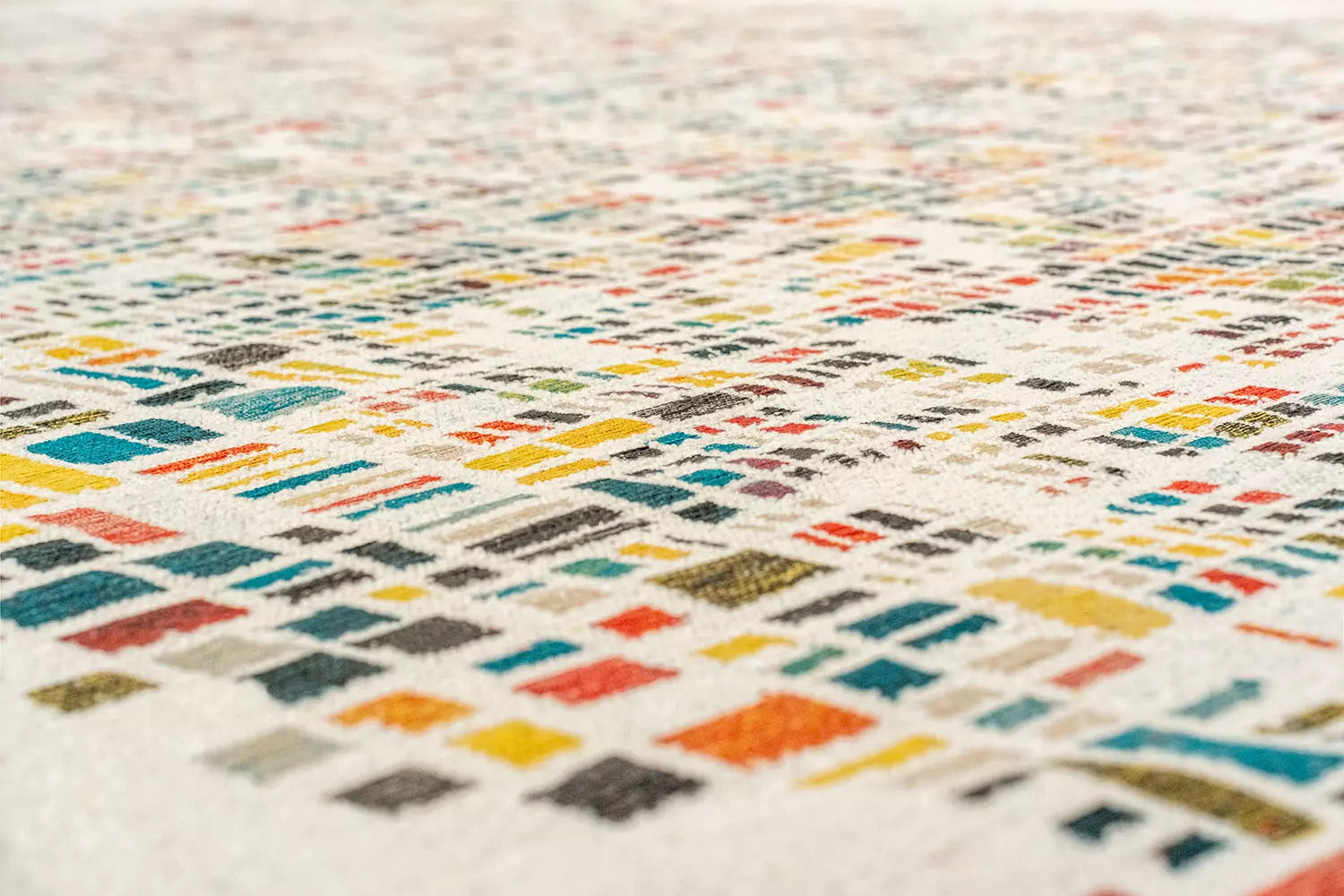 CUBIK beige tapijt met kleurrijk patroon