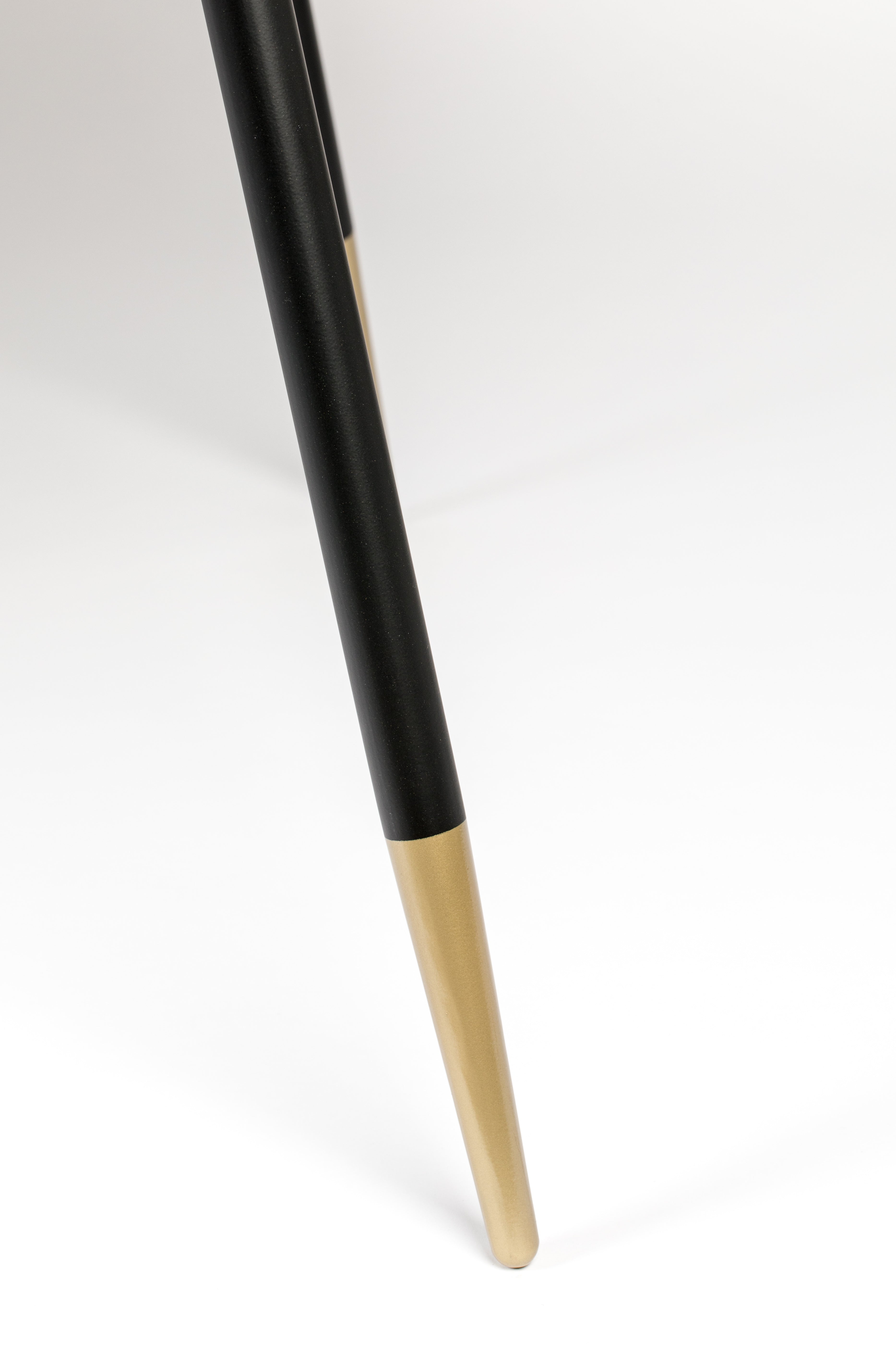 Ovale tafel DENISE van essenhout met zwarte basis