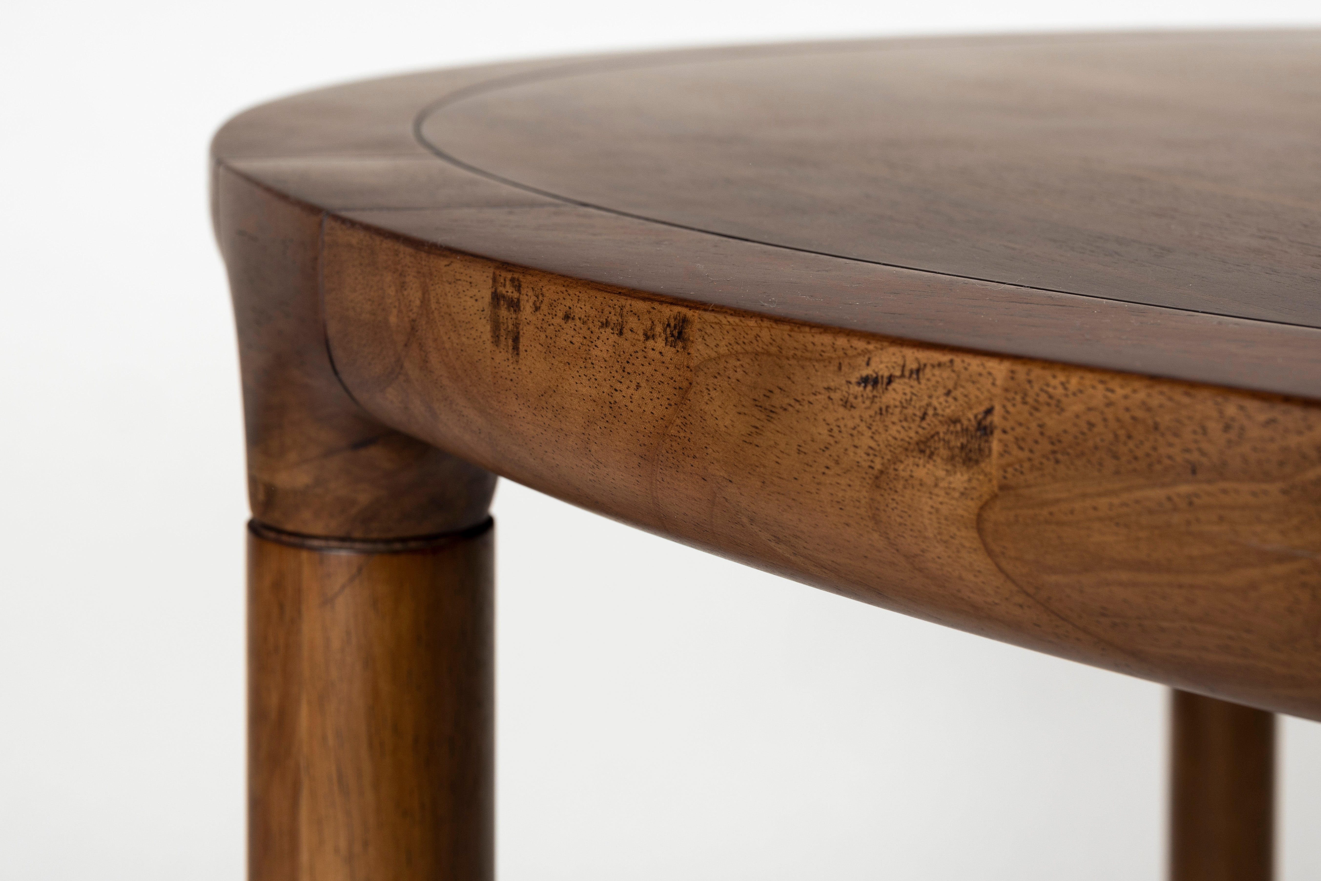 Ronde tafel STORM notenhout