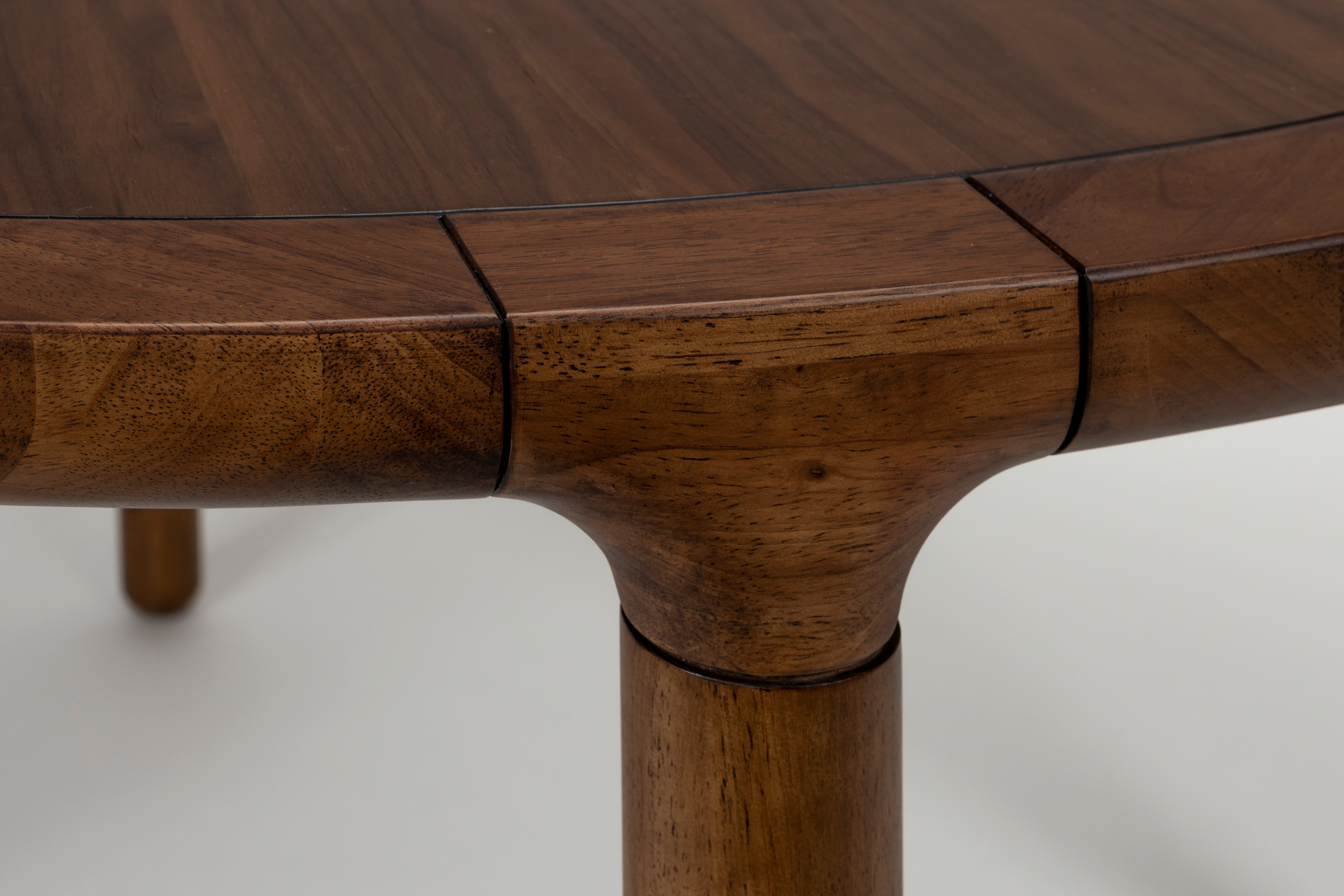 Ronde tafel STORM notenhout