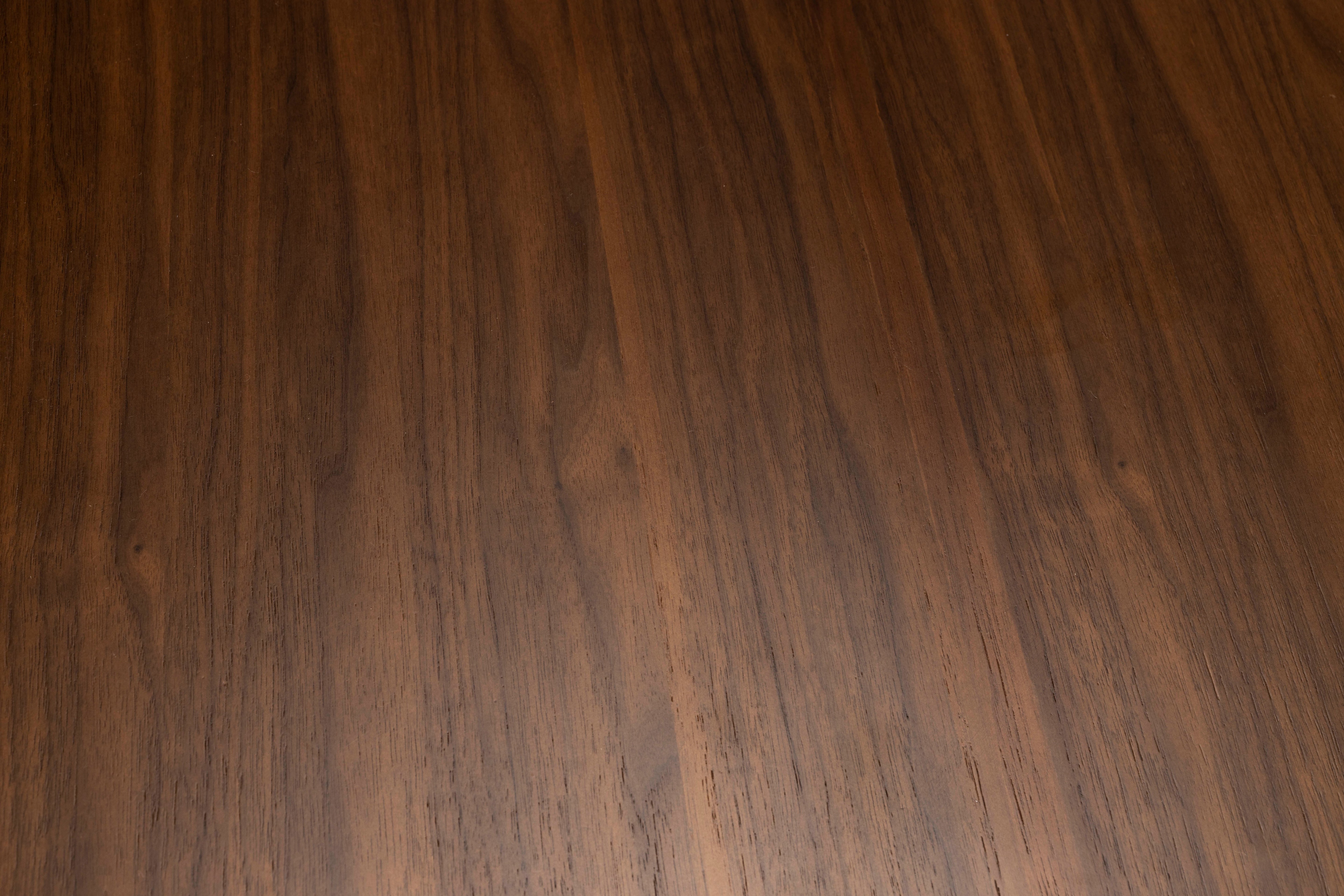 Ronde tafel STORM notenhout