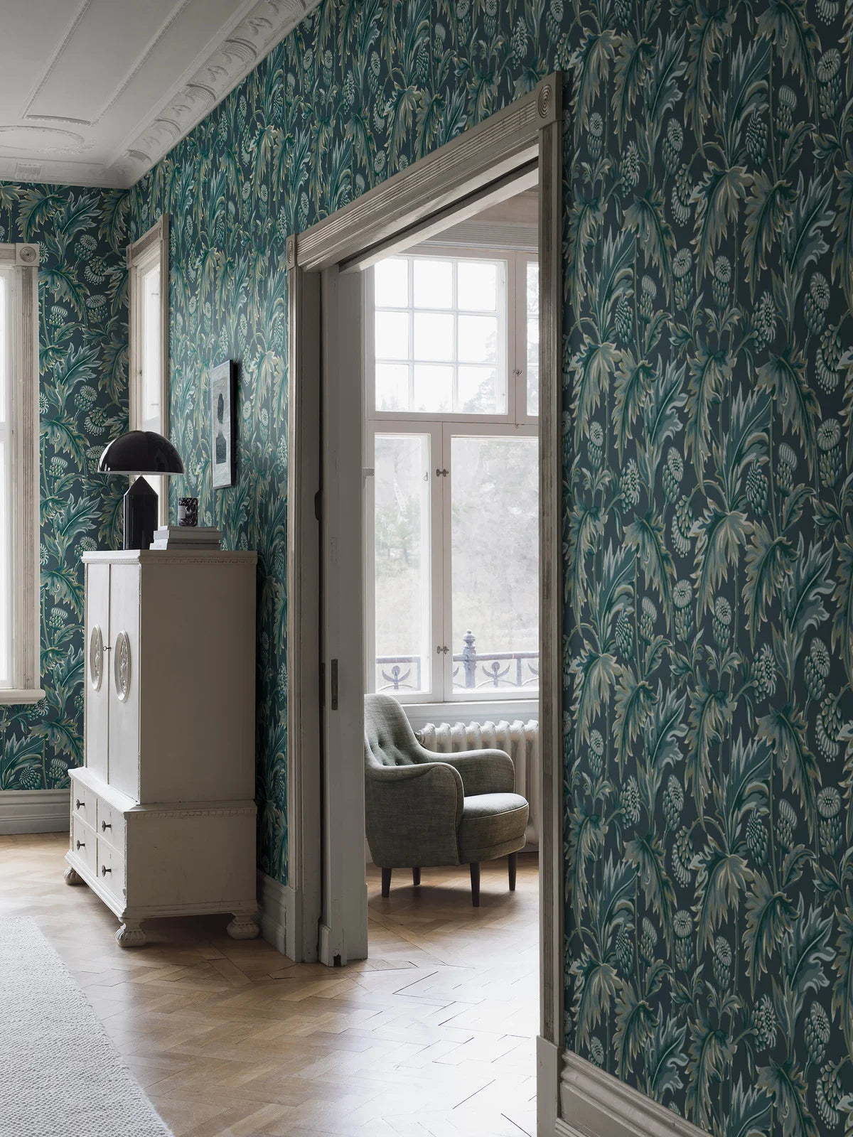 Behang met plantenmotief TREASURED THISTLE marineblauw met groen