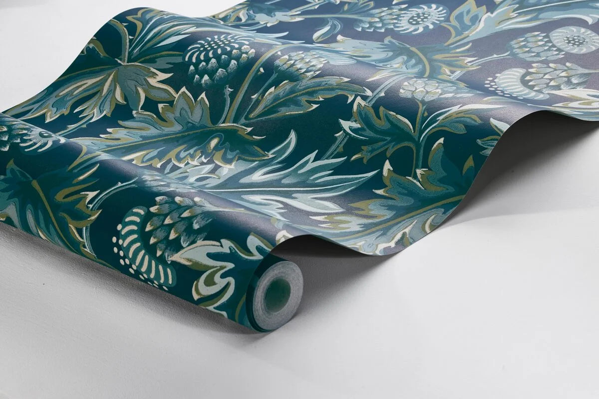 Behang met plantenmotief TREASURED THISTLE marineblauw met groen