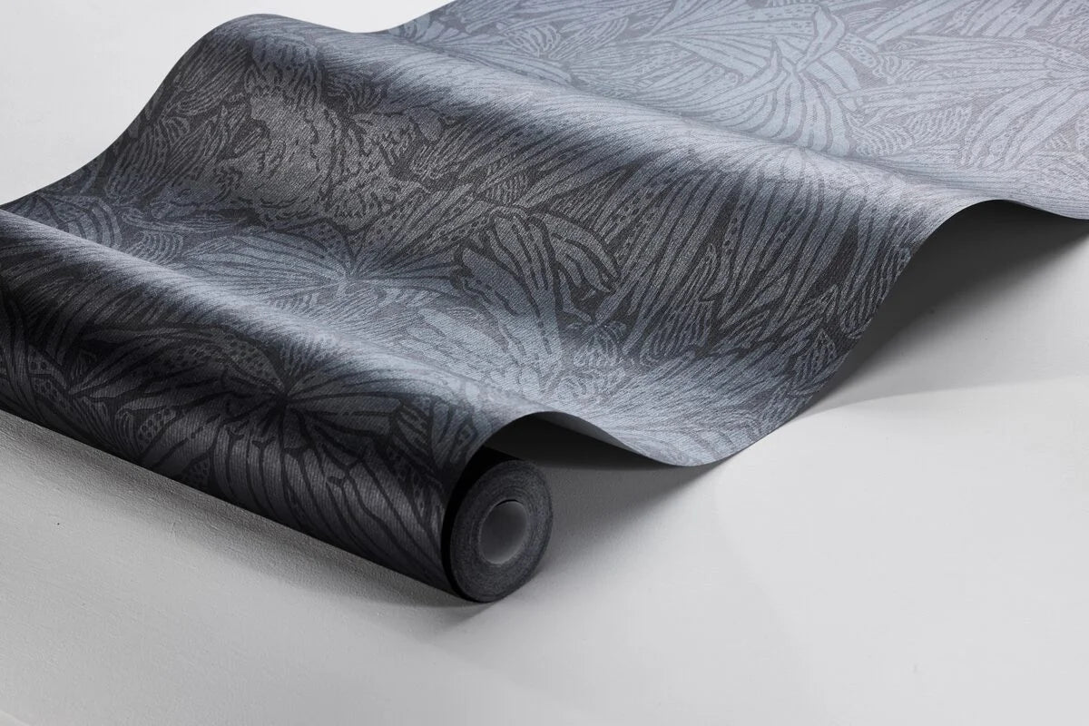 HIDDEN PARROT animal motif wallpaper in navy blue