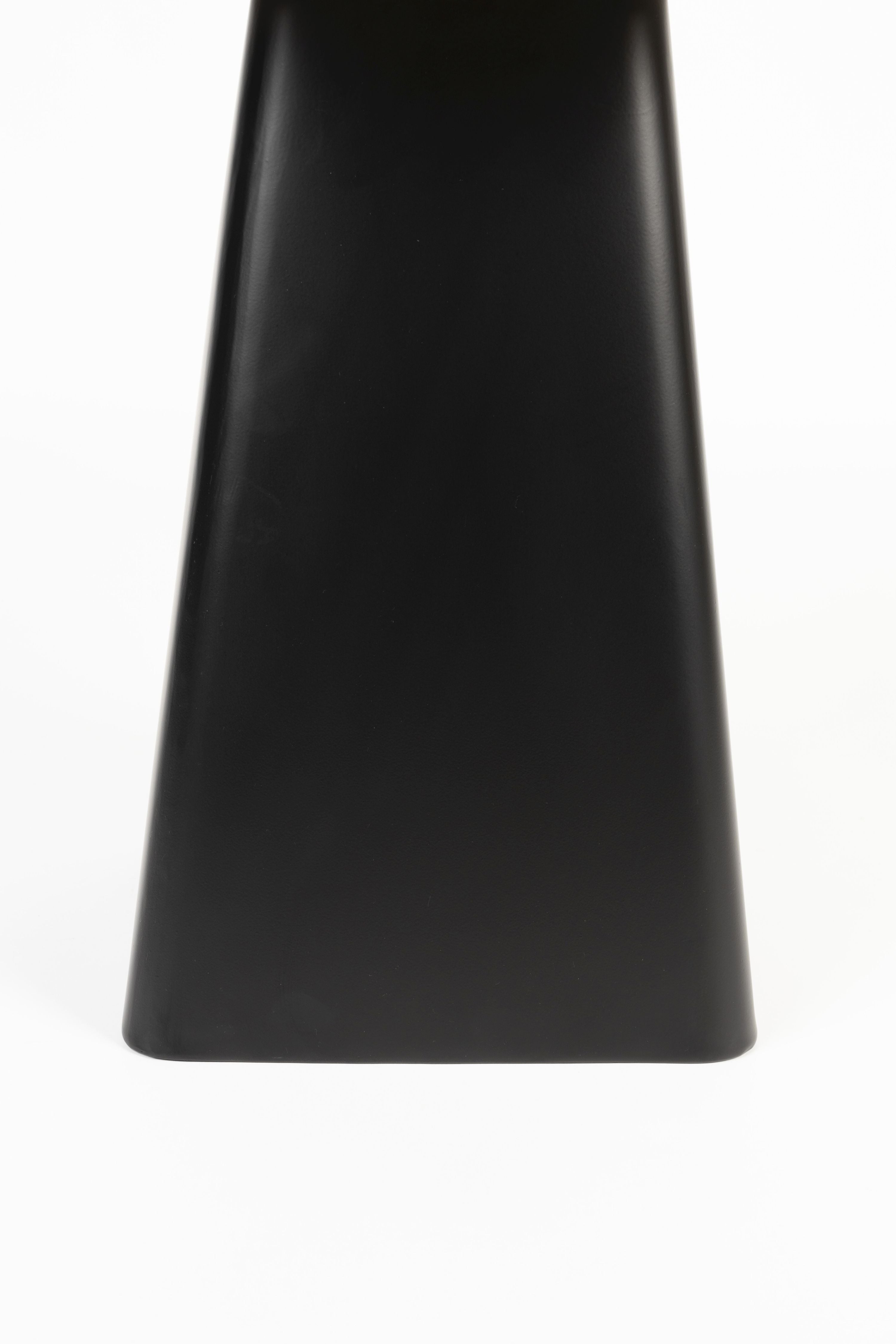 Schwarzer Balken -Tisch mit einem beige Top