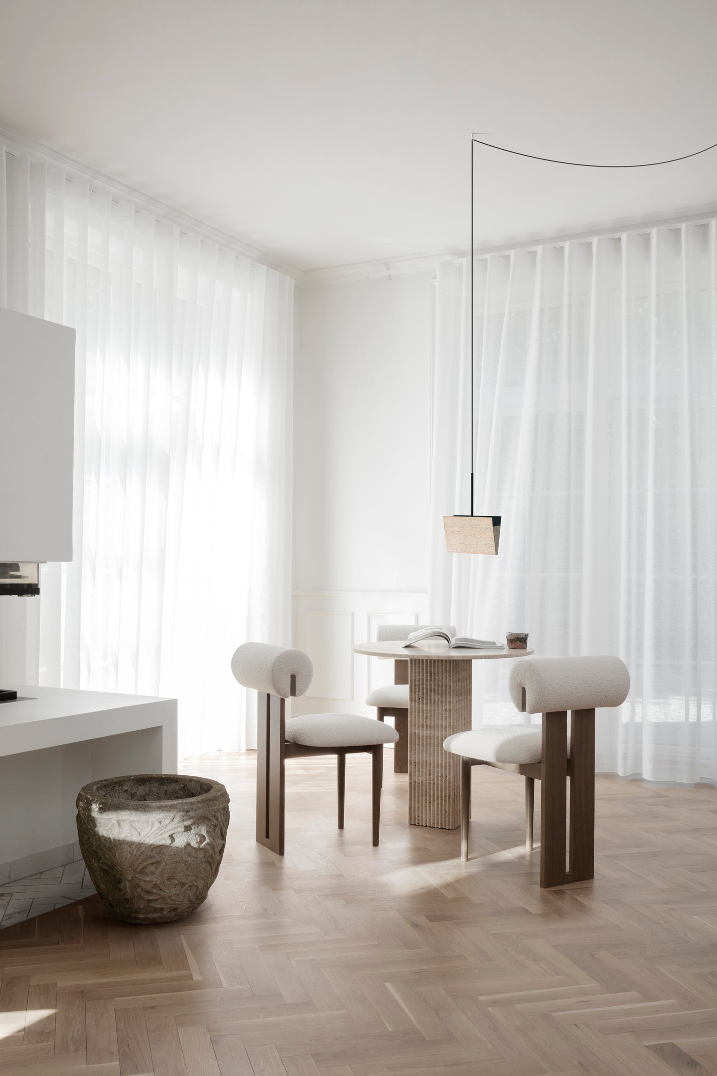 Runder Tisch SOHO grauer Travertin