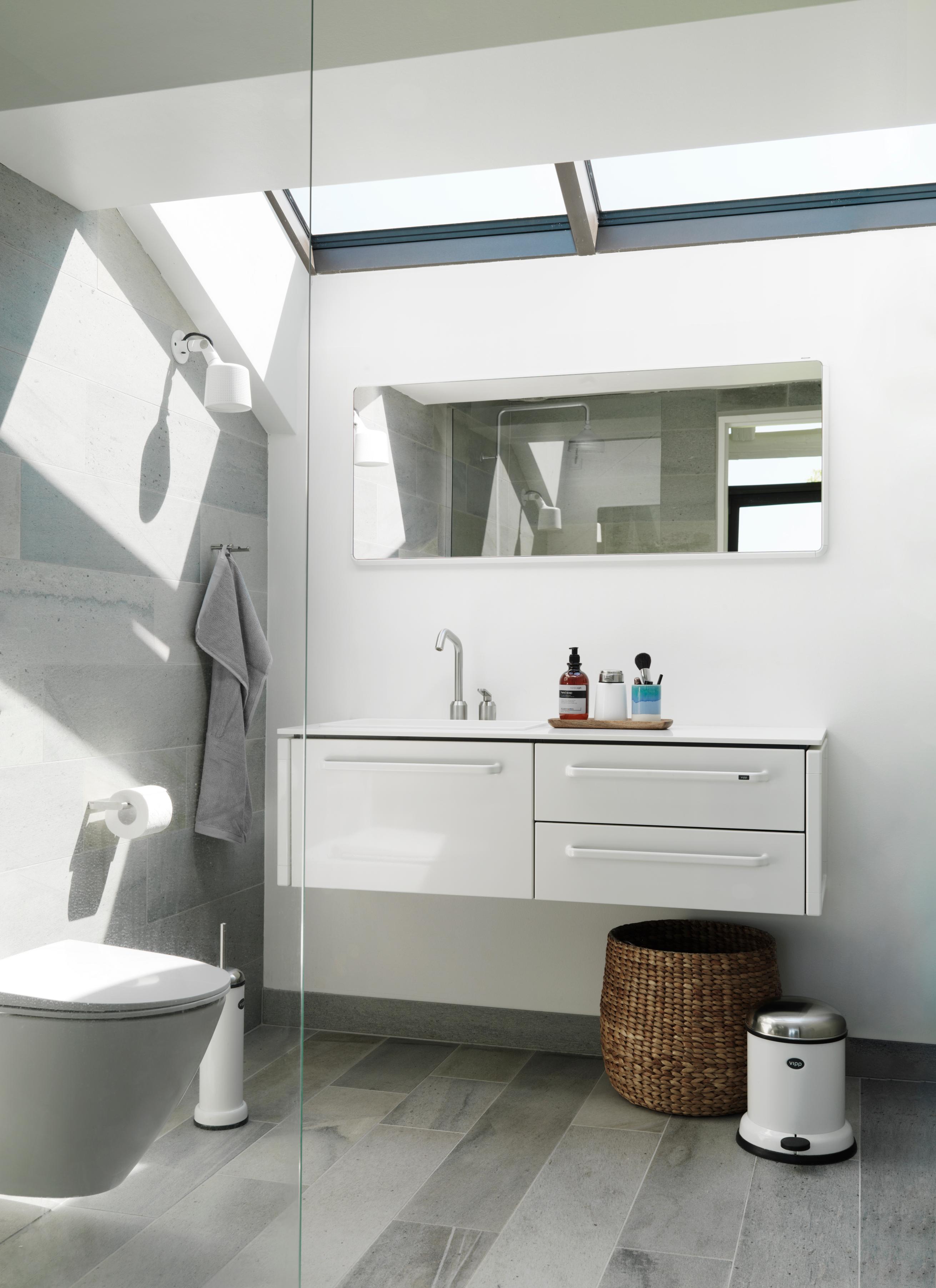 Lustro badkamer VIPP witte aluminium lijst