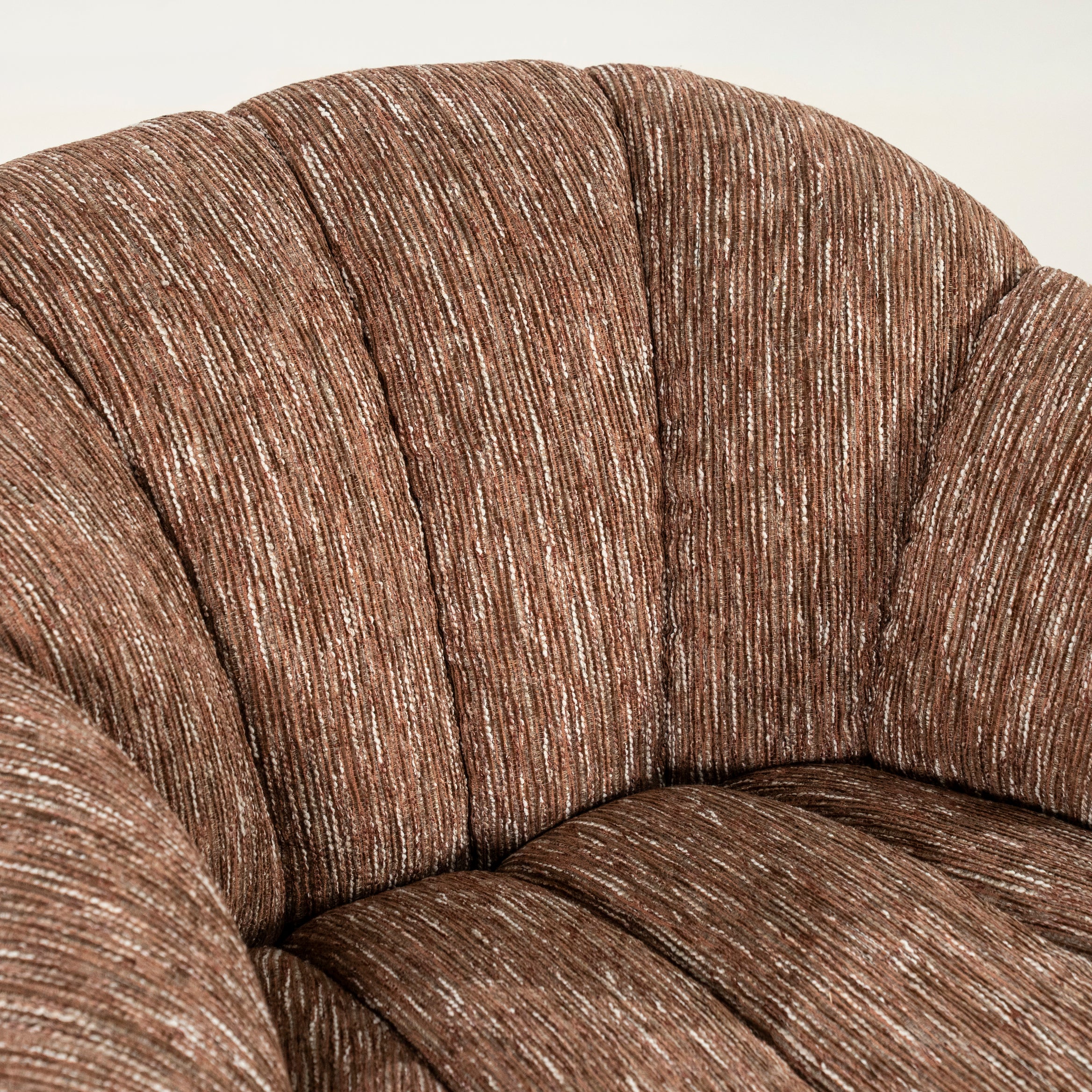 SOGNO Brown Swivel Armchair