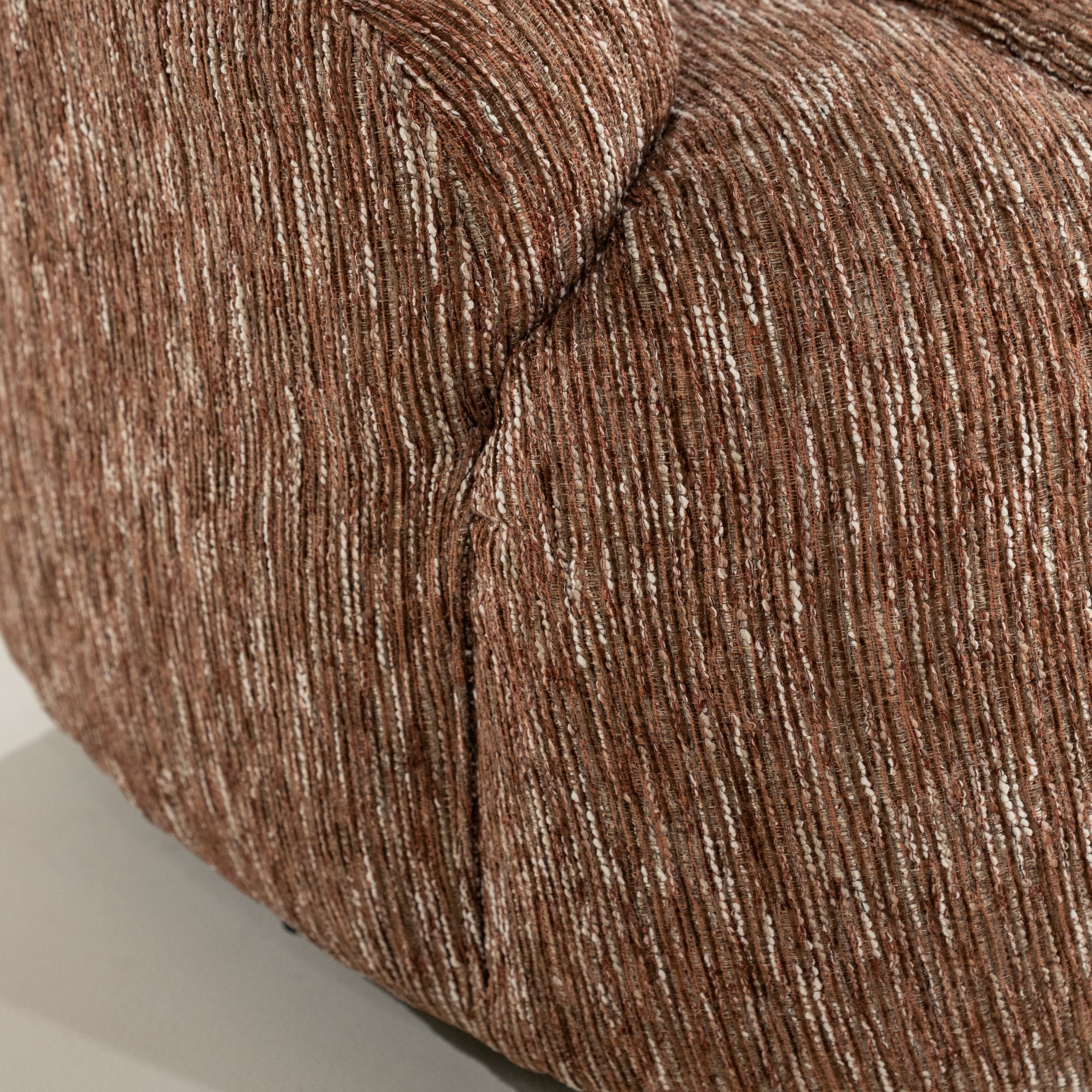 SOGNO Brown Swivel Armchair