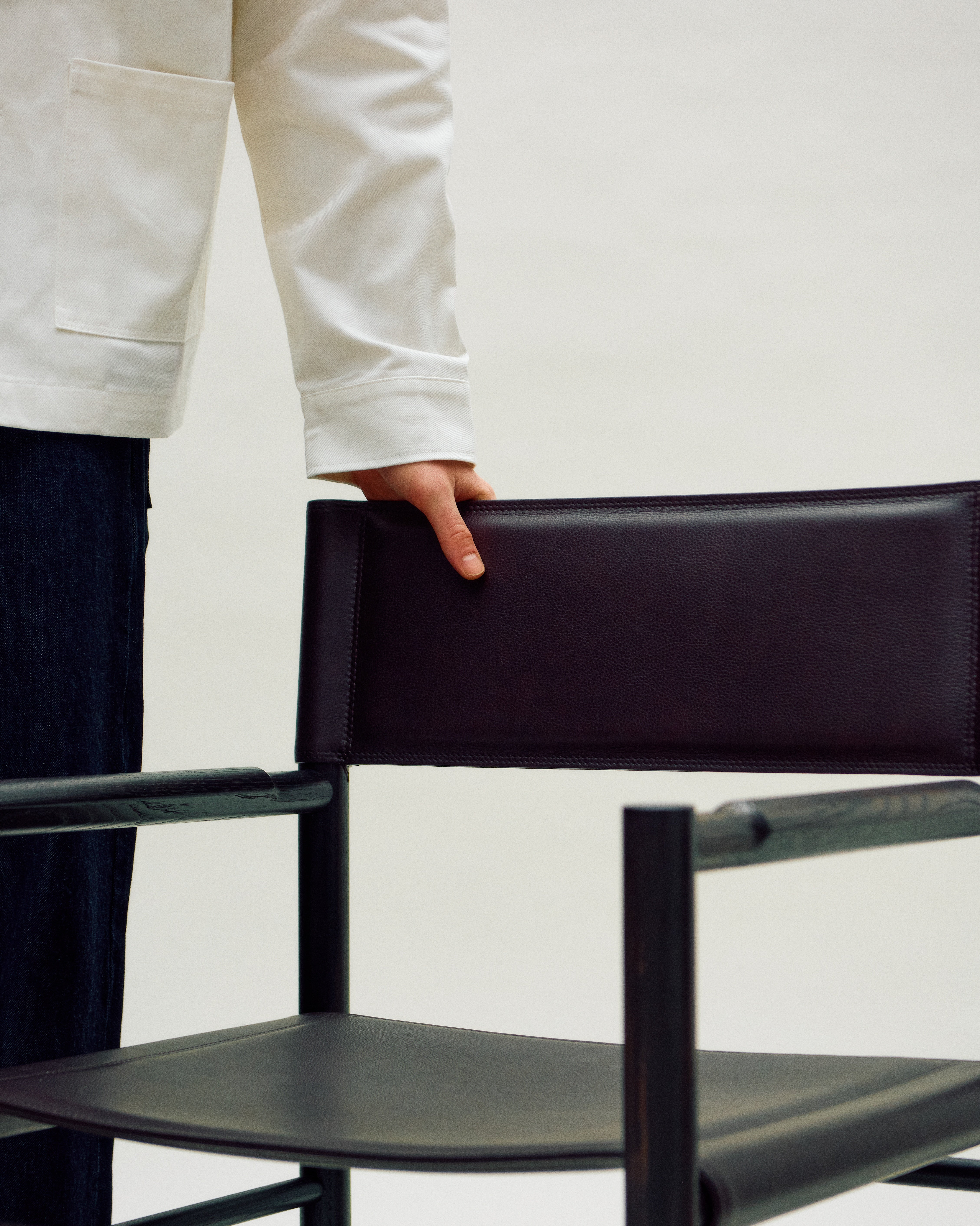 FERRA Armlehnstuhl aus Eiche und Leder