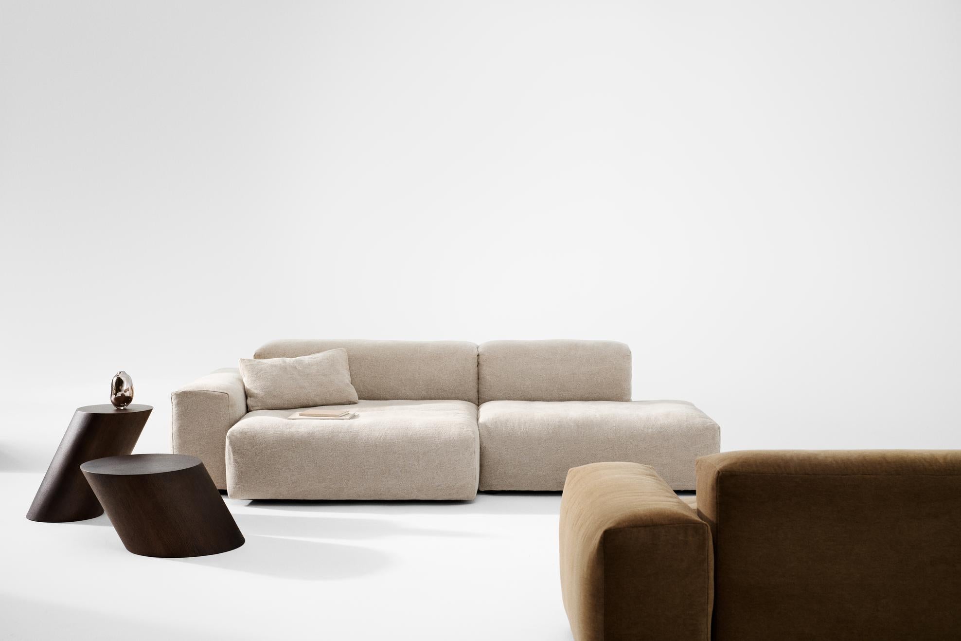 TILT Beistelltisch dunkles Eichenholz