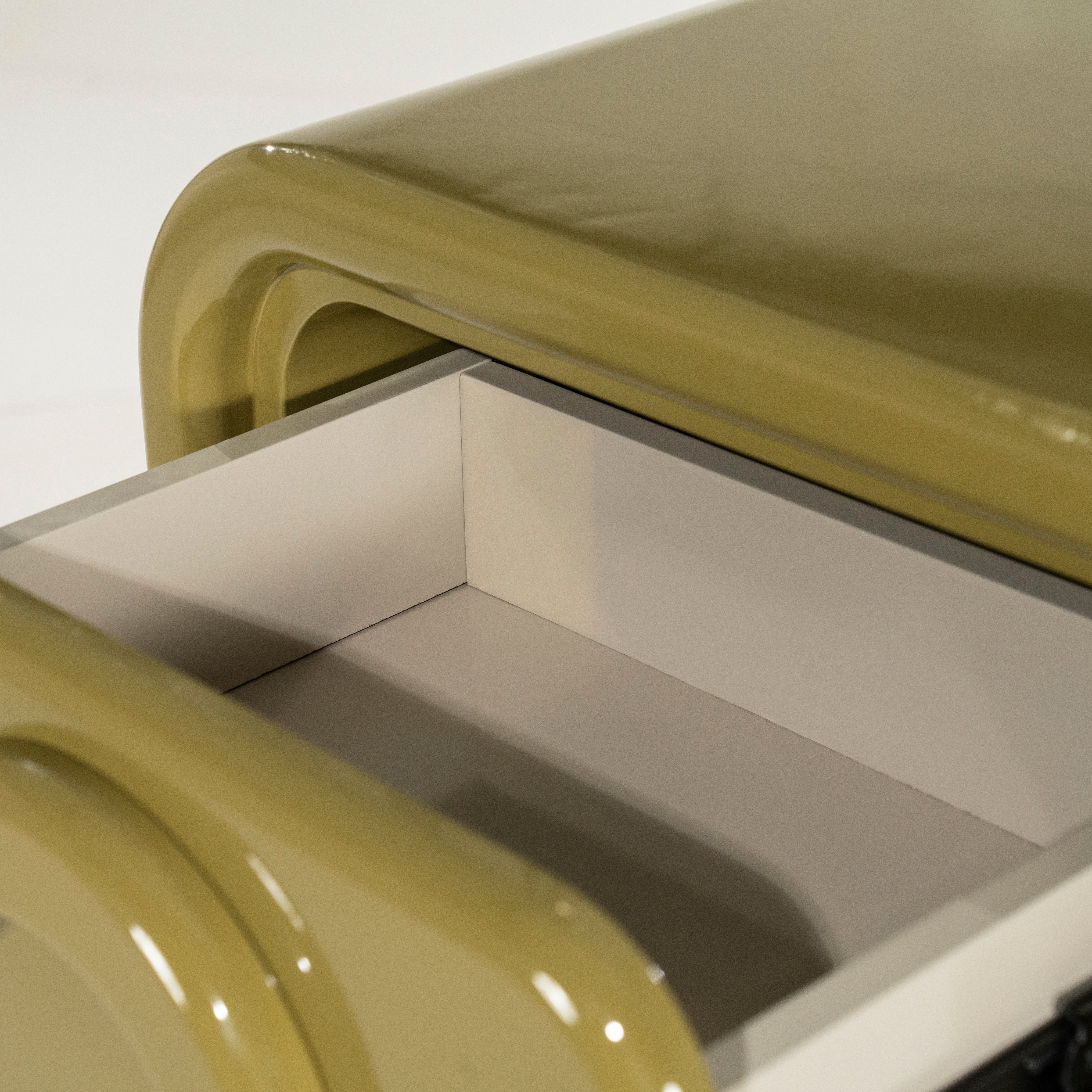 GUBBY Green Chest of Drawers