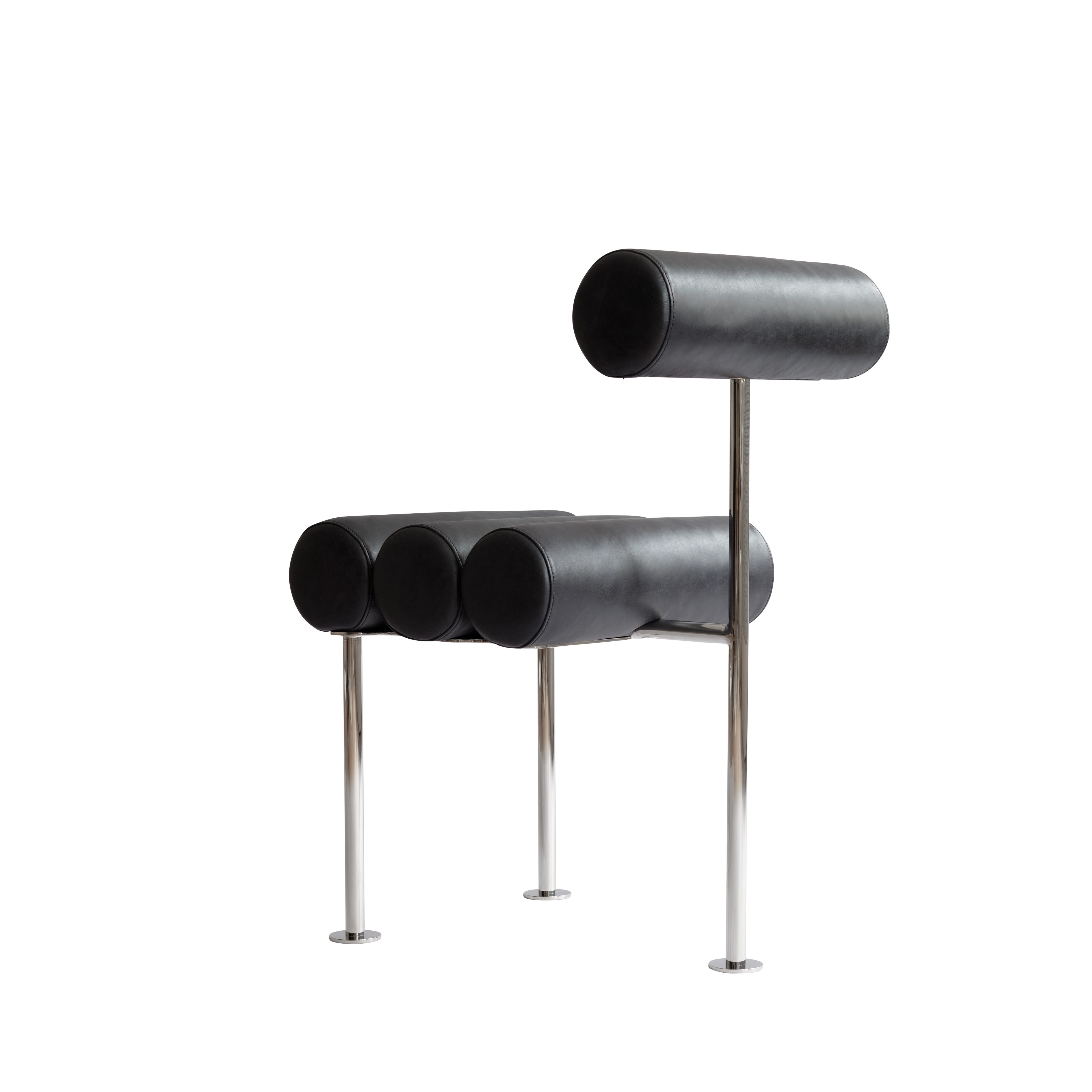 Stoel HIRO zwart met verchroomde basis