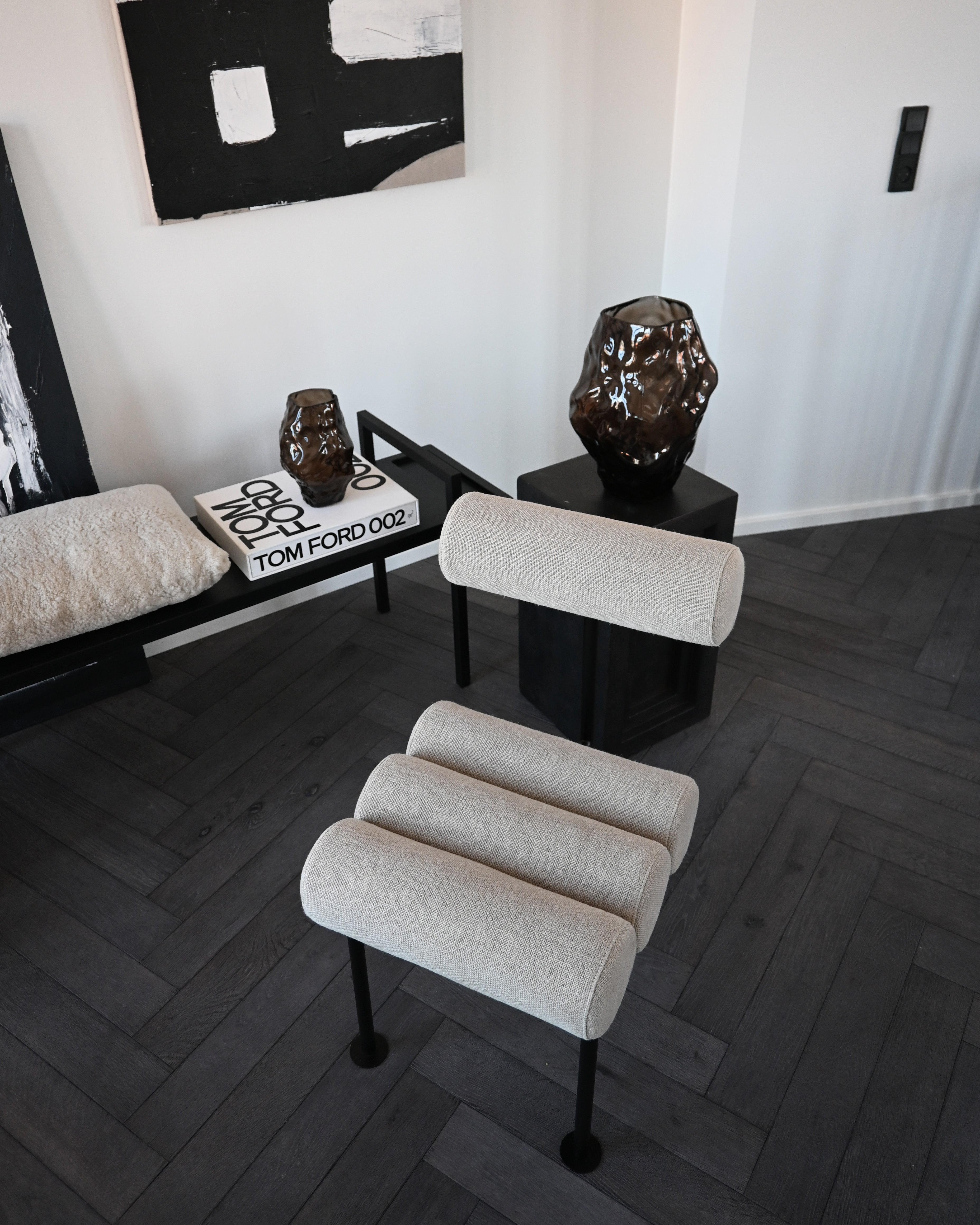 Stoel HIRO beige met zwarte basis