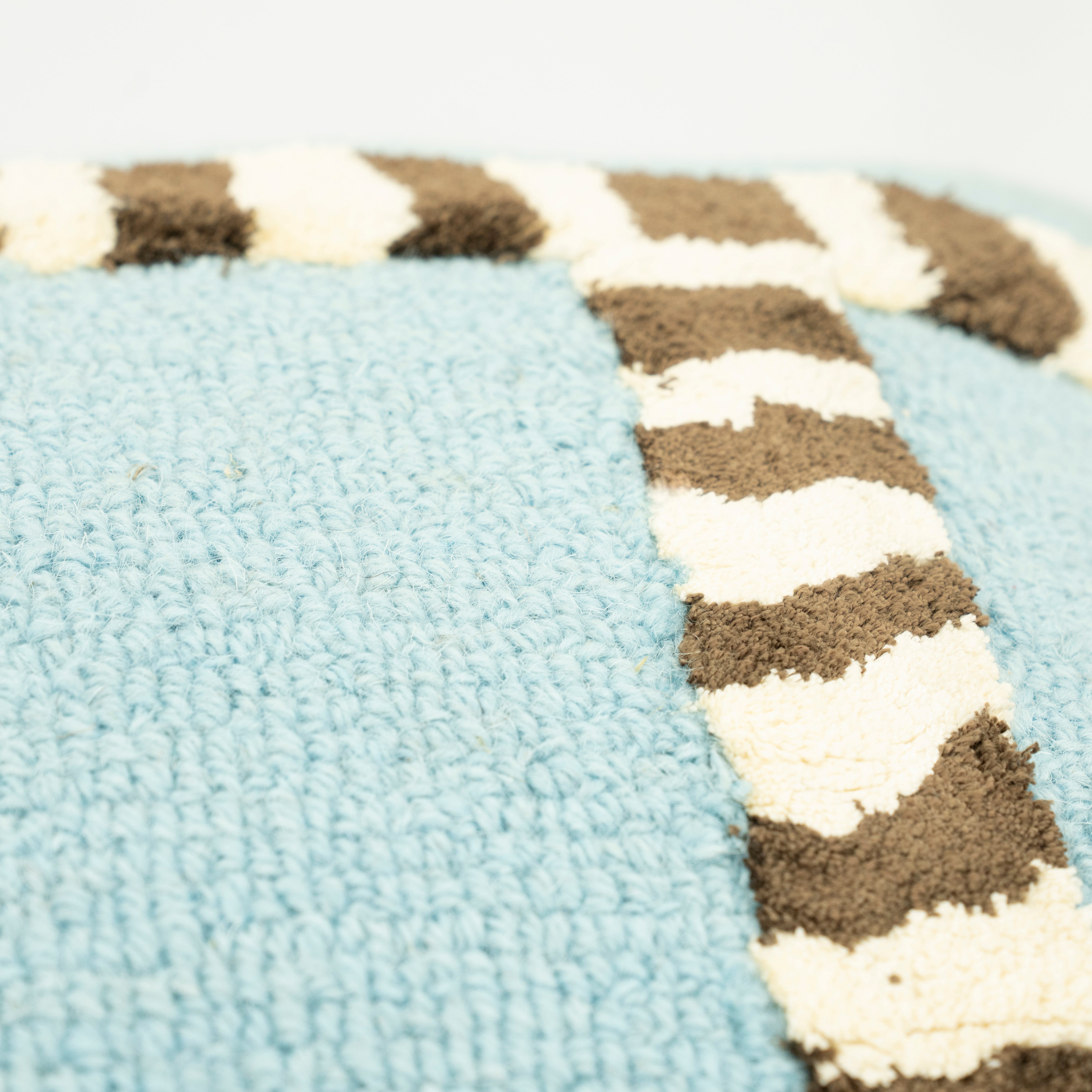 Poduszka STRIPESCAPE błękitny ze wzorem
