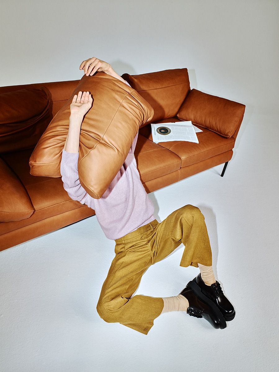 Sofa 2-sitzig DUNE mit schwarzem Gestell gepolstert