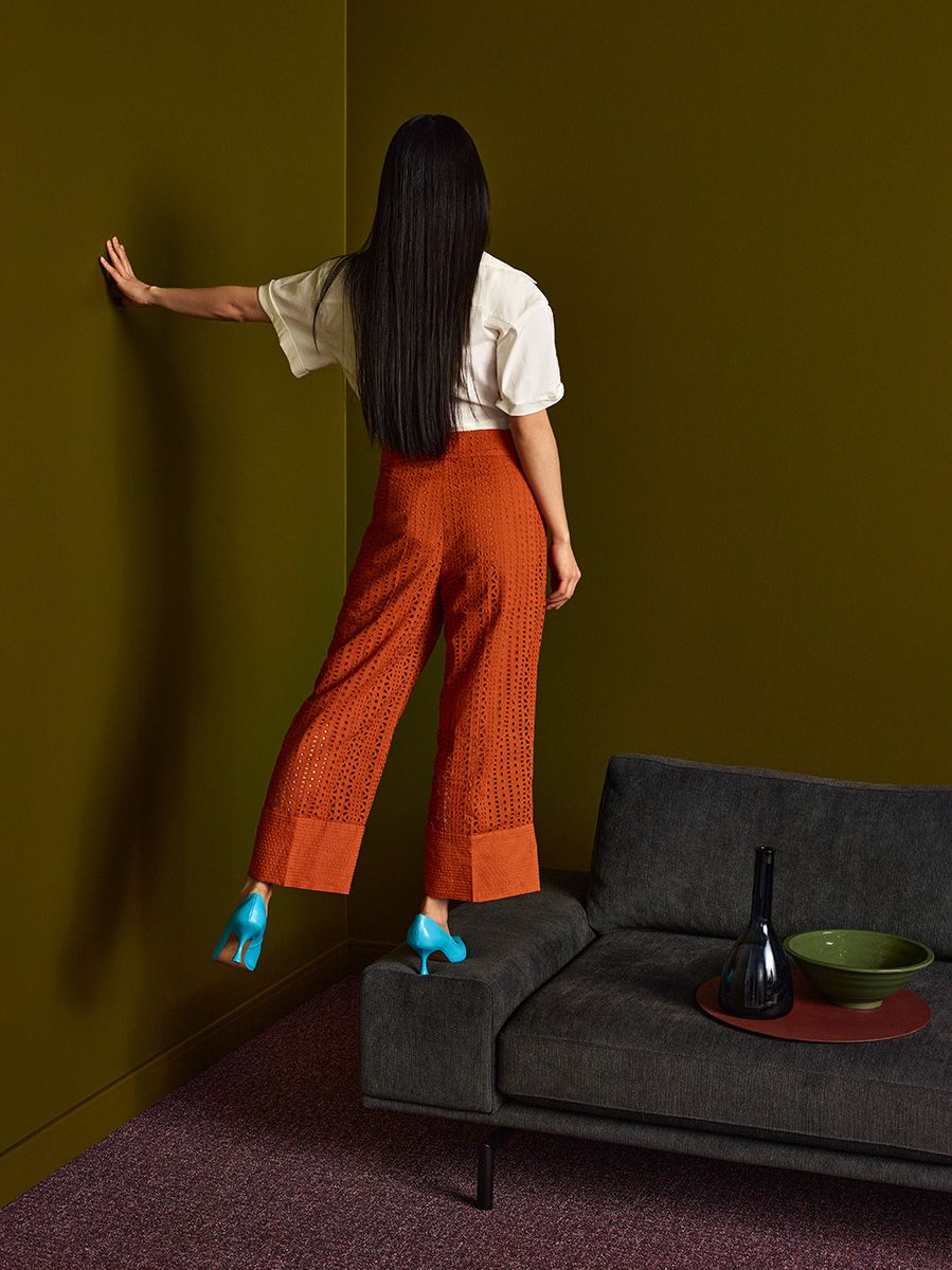 Left-facing 4-seater sofa BRIXTON upholstered with a black base