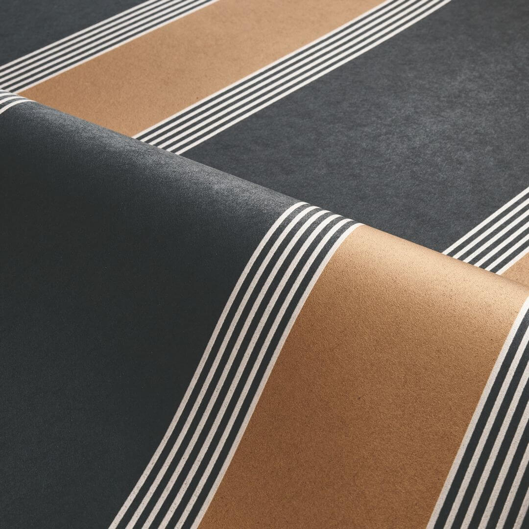 Wallpaper with geometric striped pattern AUTEUIL - BLACK/GOLD black with gold