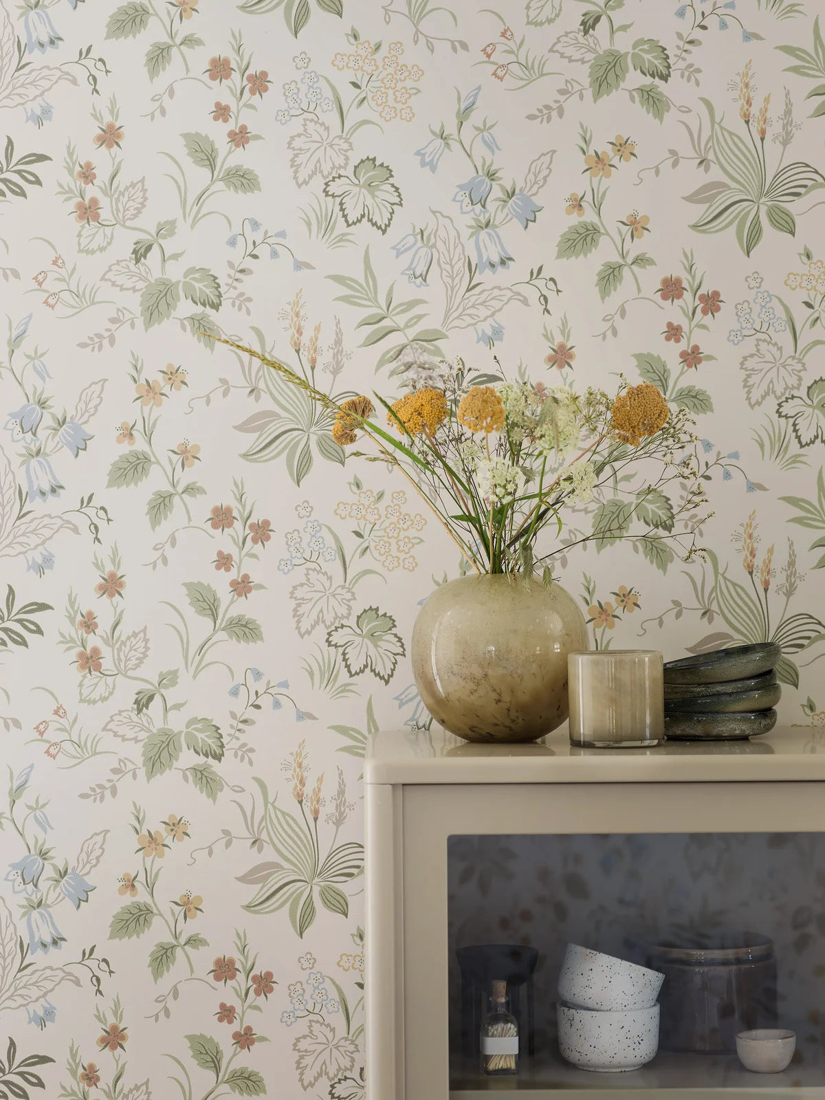 FOLKLORE Cream Wallpaper with Green Plant Motif