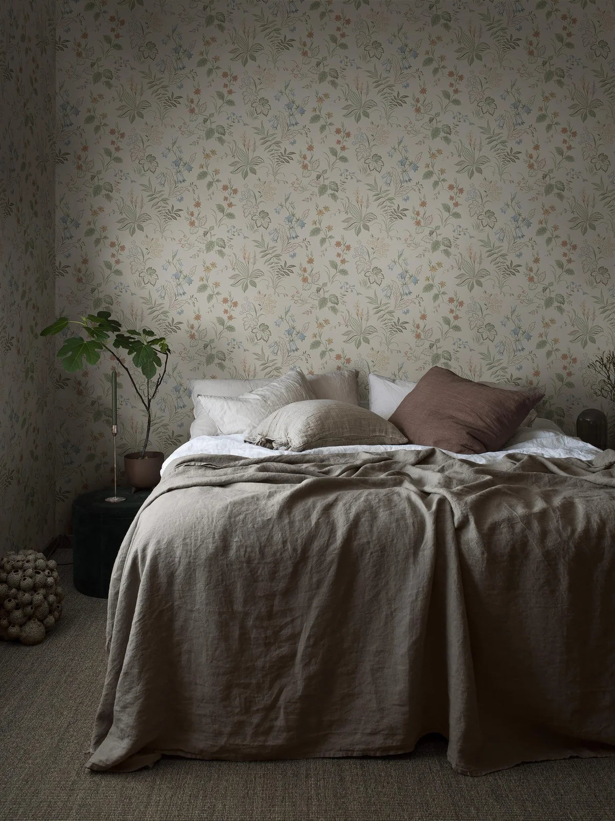 FOLKLORE Cream Wallpaper with Green Plant Motif