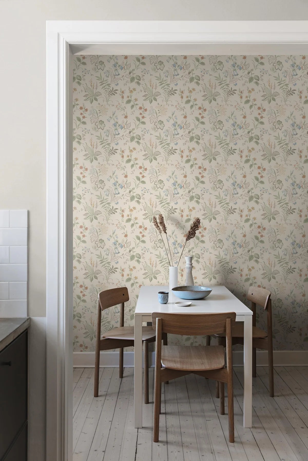 FOLKLORE Cream Wallpaper with Green Plant Motif