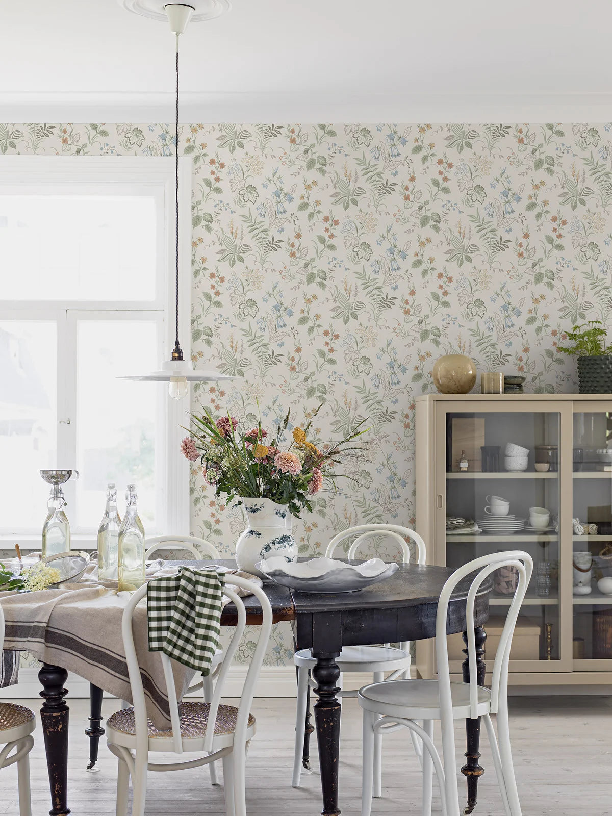 FOLKLORE Cream Wallpaper with Green Plant Motif