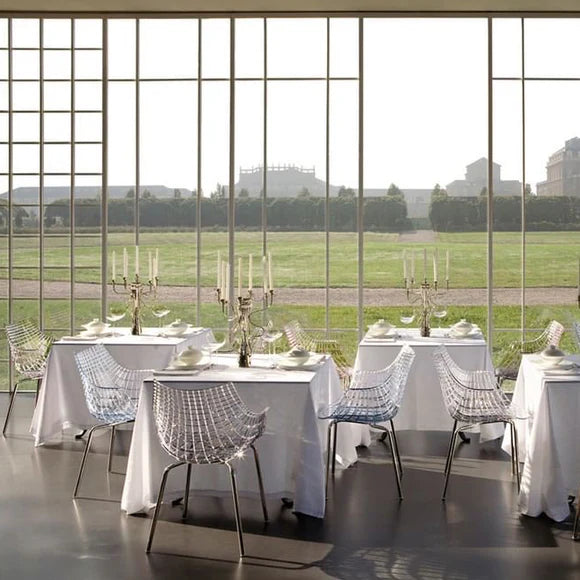 Meridiana -Stuhl rauchte mit einer Chrombasis