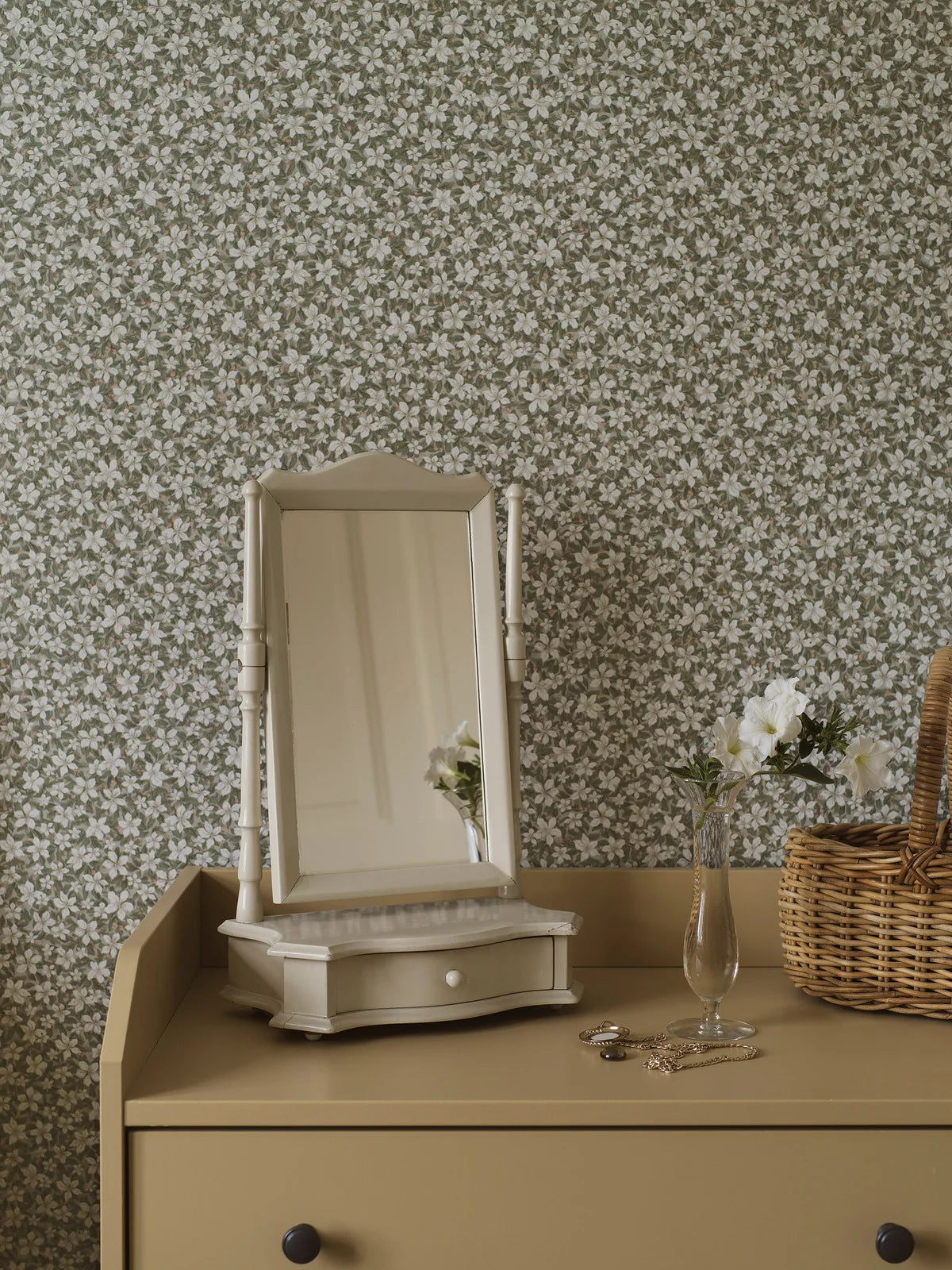 SKOGSBLOMST Green and White Floral Pattern Wallpaper