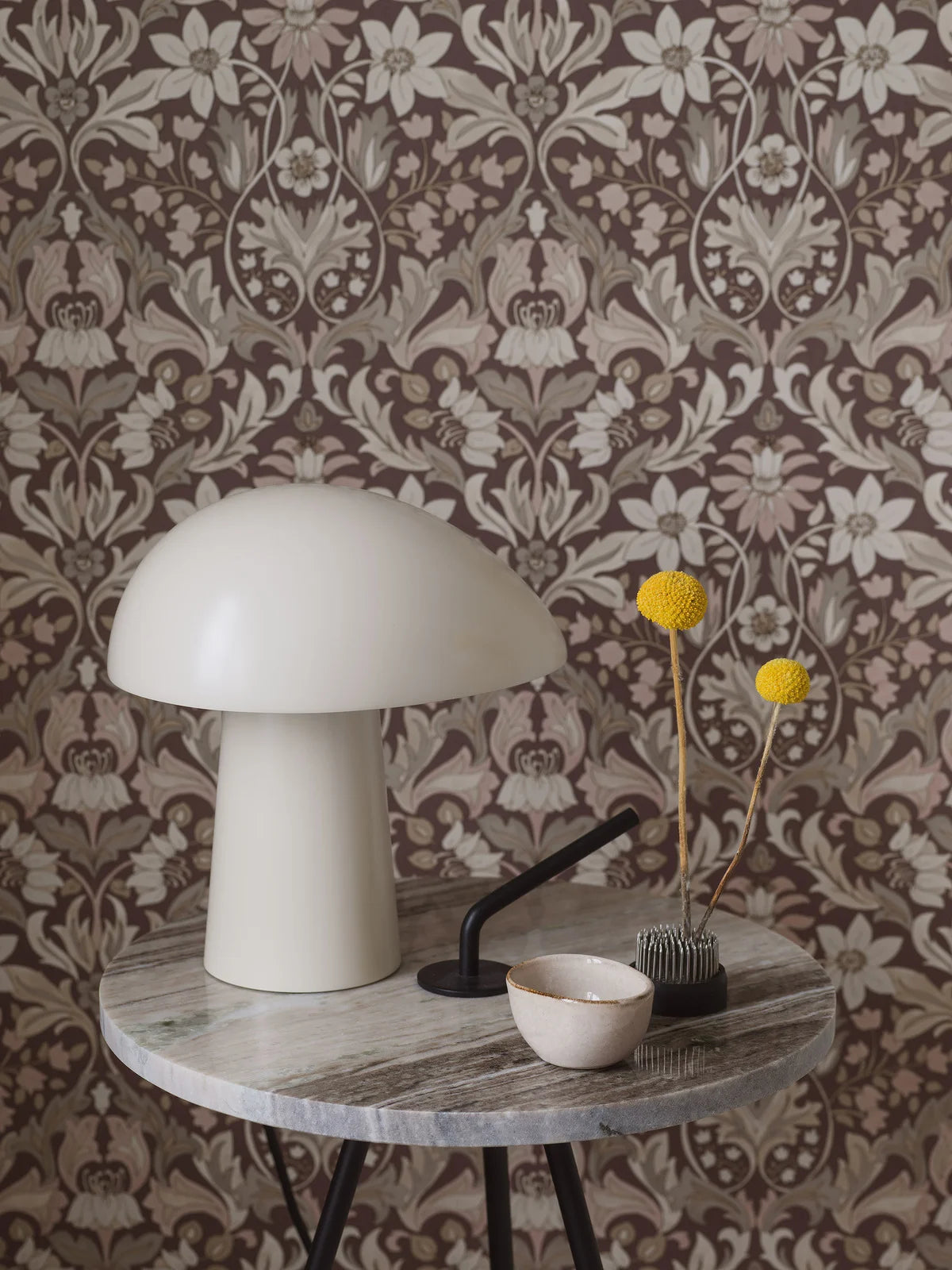 Tapete mit Pflanzenmotiv BLOMSTERFRÖJD burgunderrot mit beige