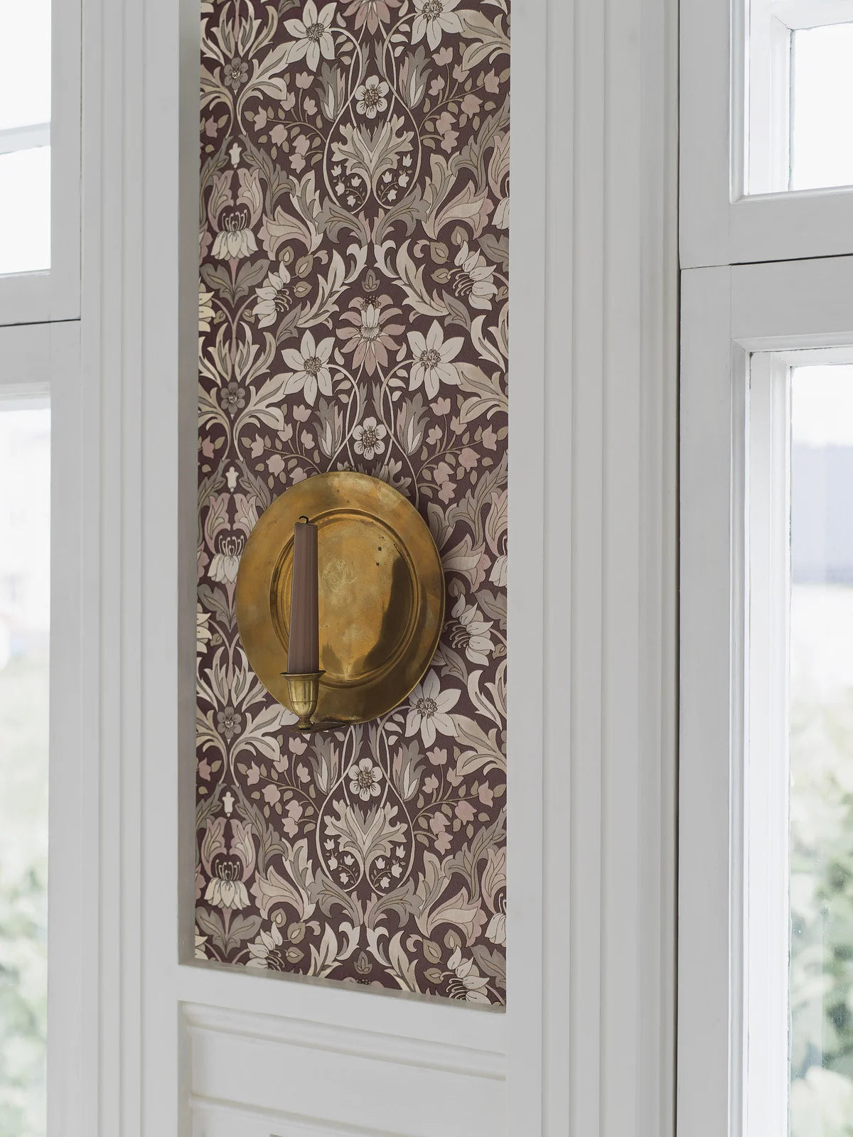 Tapete mit Pflanzenmotiv BLOMSTERFRÖJD burgunderrot mit beige
