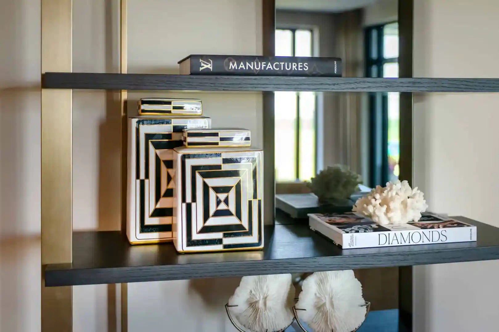 Regal RIGLEY schwarz mit messingfarbener Veredelung