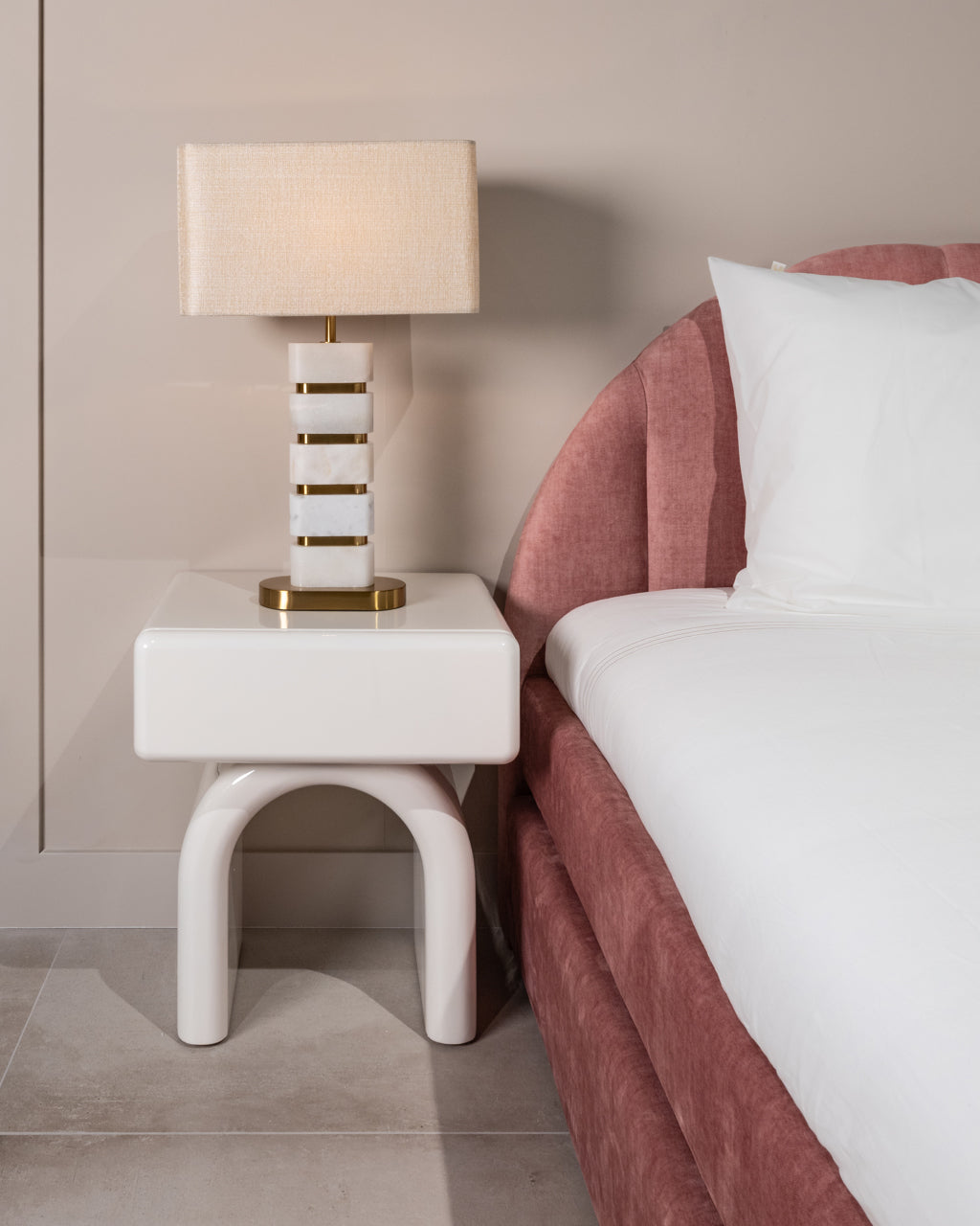 Nachtkastje BENNET bordeauxrood