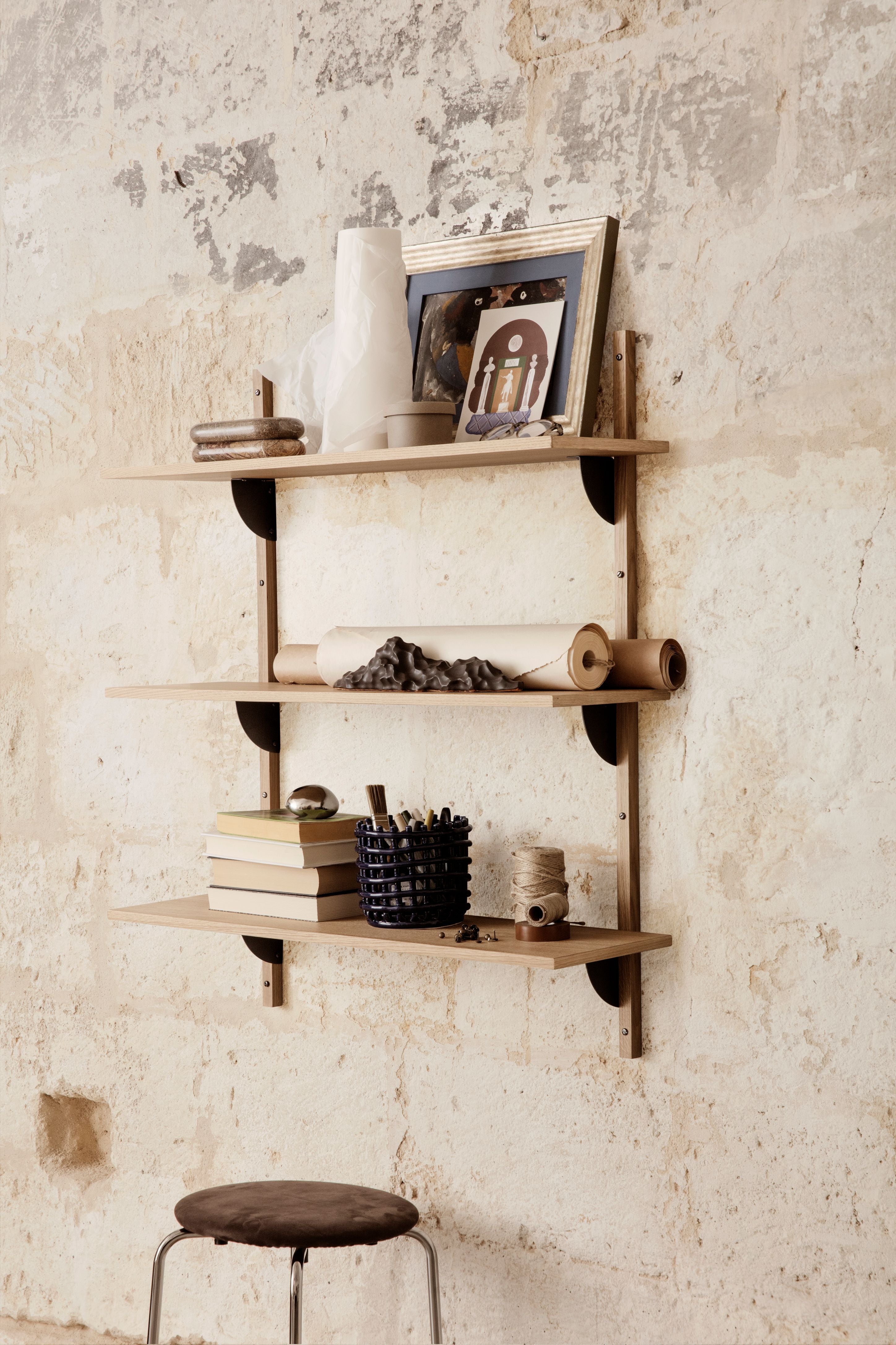 SECTOR TRIPLE WIDE shelf in oak veneer