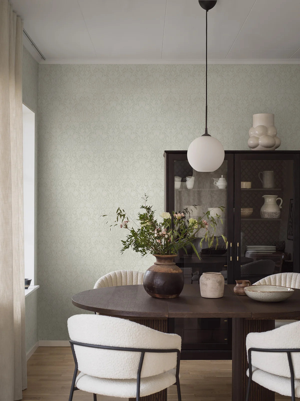 Vliesbehang van papier met plantaal patroon ALBA groen met wit