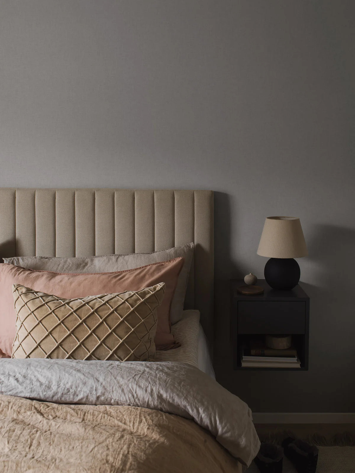 Vlies-Tapete Papier strukturiert VEGA dunkelgrau